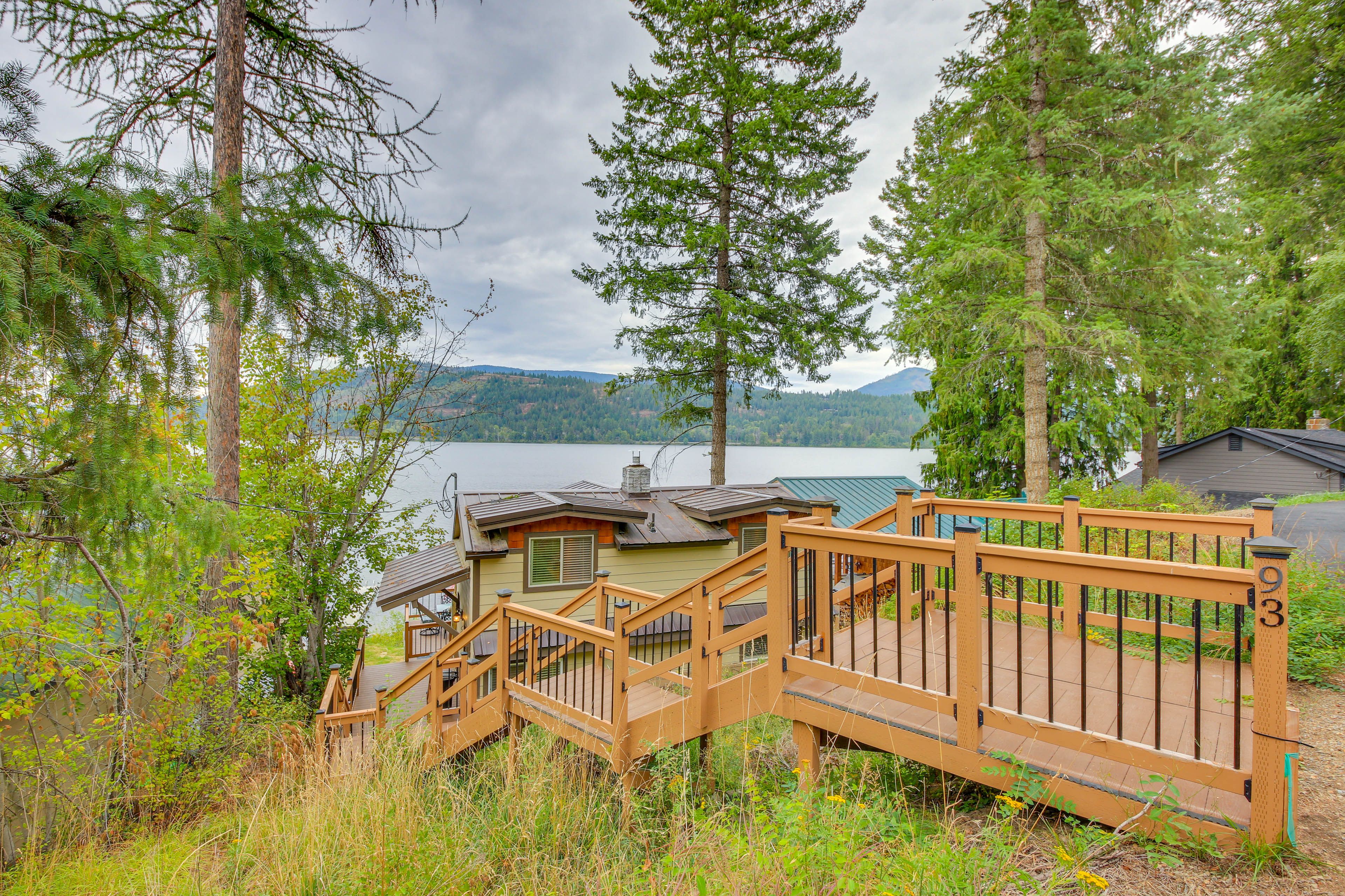 Parking | Gravel Driveway (2 Vehicles)