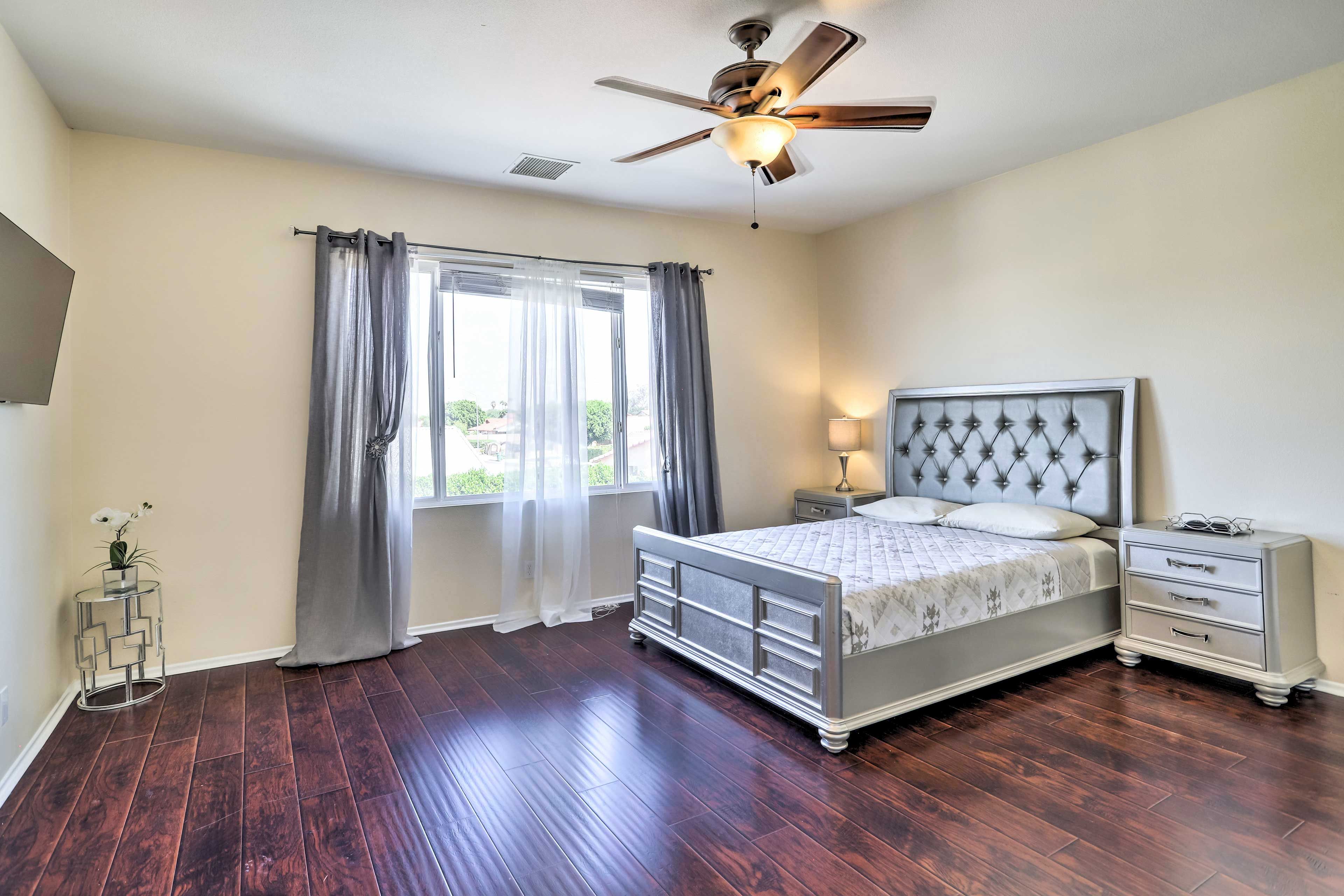 Bedroom 1 | Queen Bed | 40" Smart TV | En-Suite Bathroom | 2nd Floor