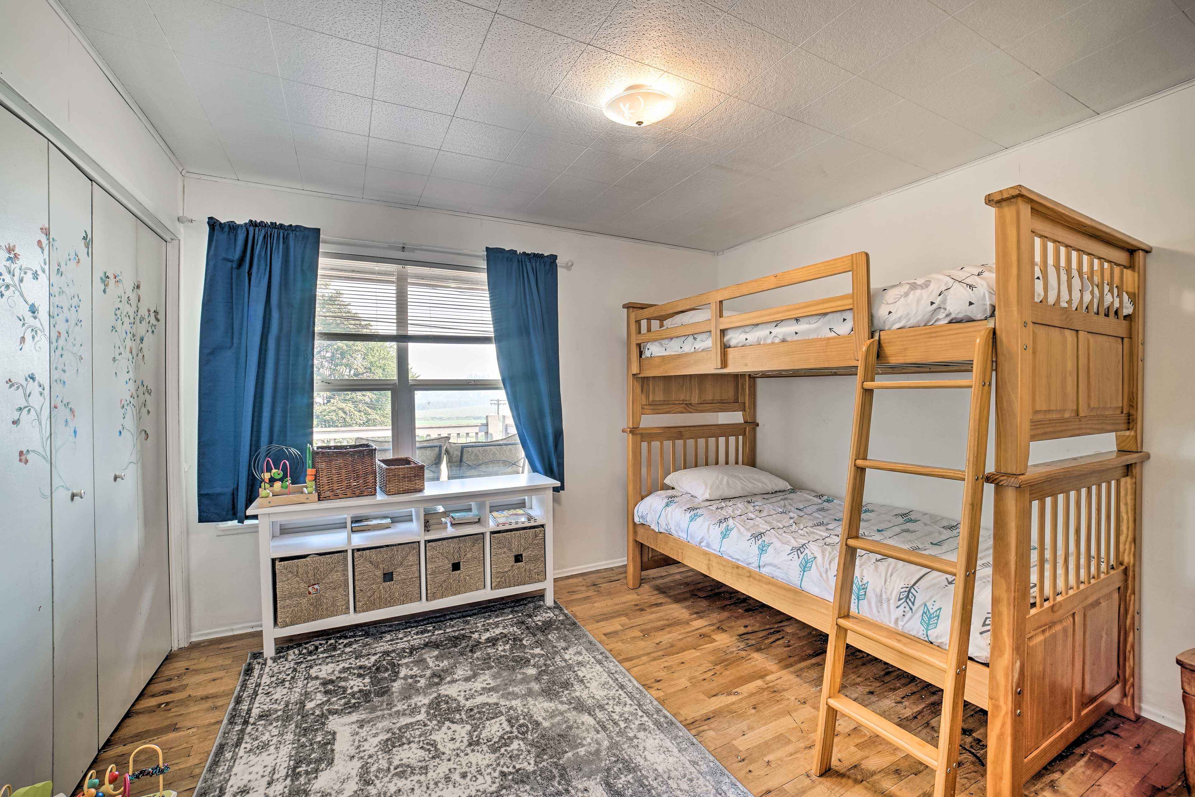 Bedroom 3 | Twin Bunk Bed | Kid's Toys