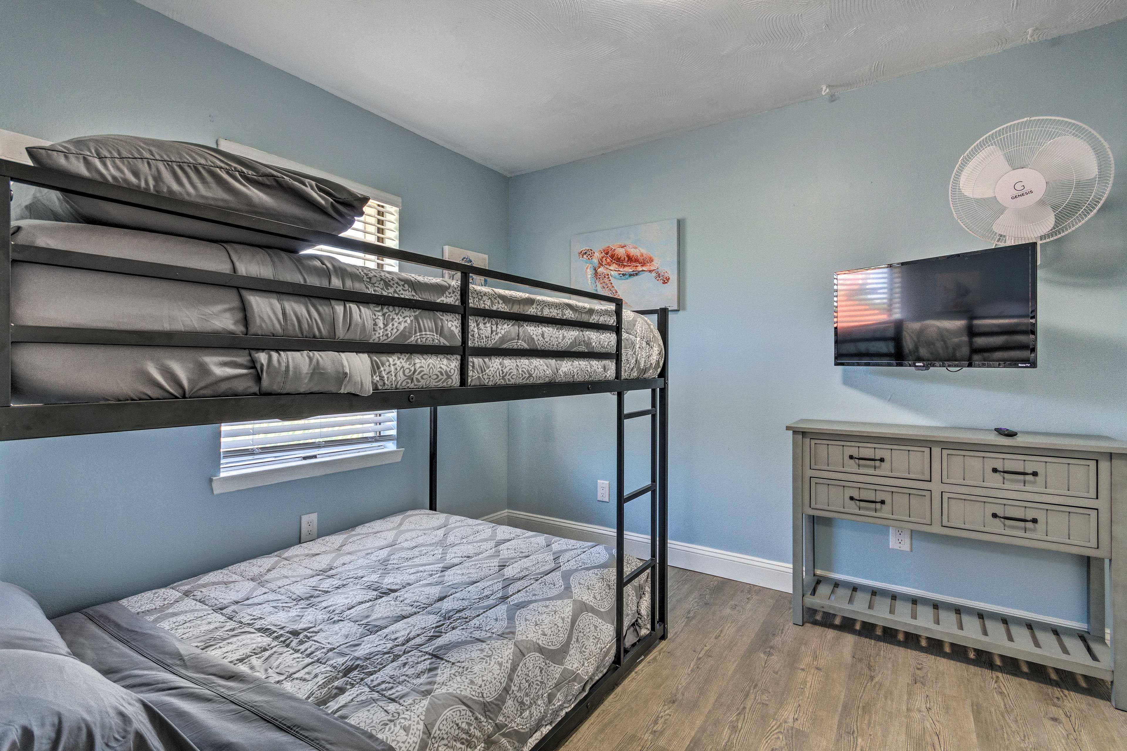 Bedroom 2 | Full Bunk Bed | 2nd Floor | Smart TV
