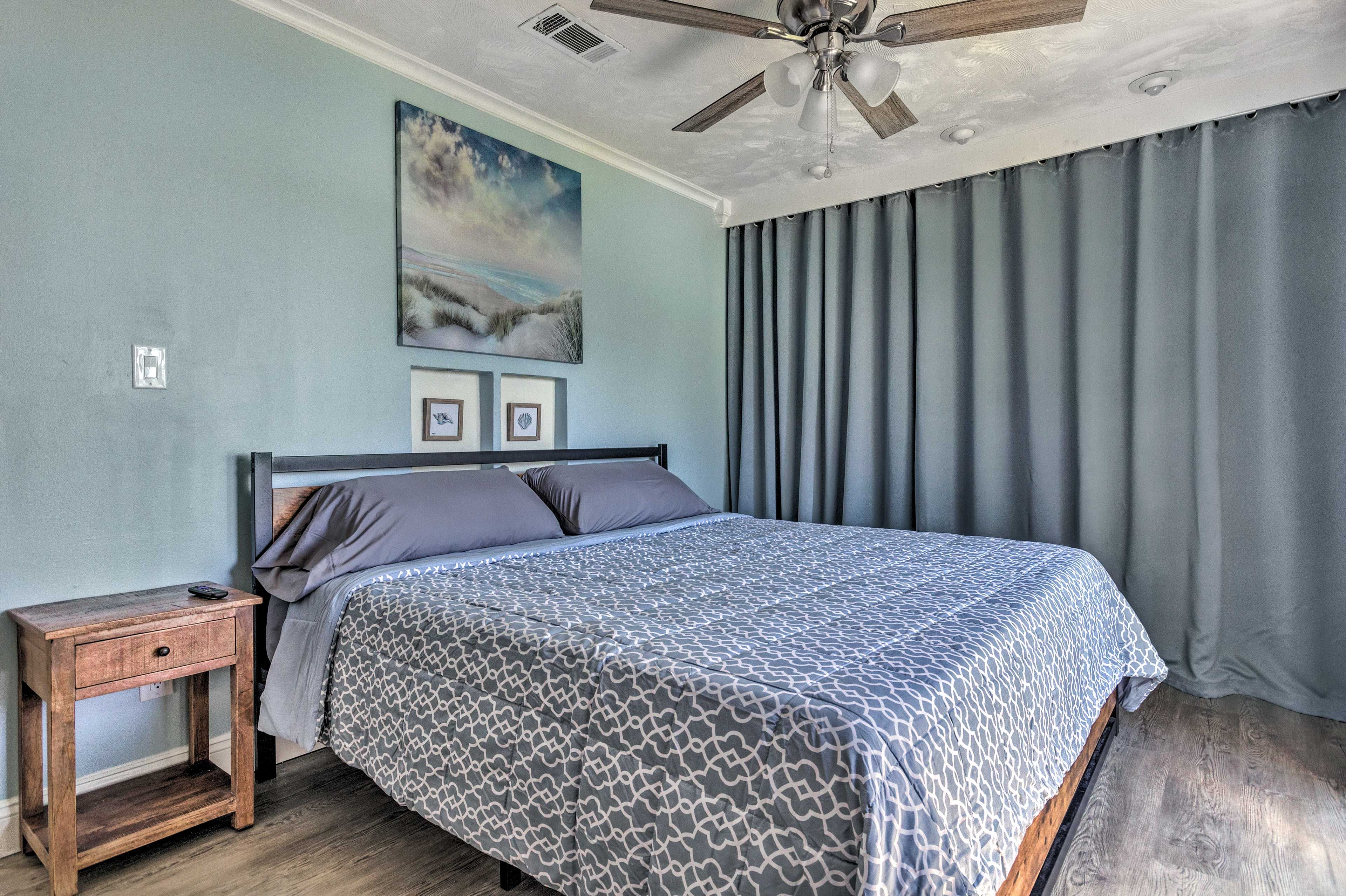 Bedroom 1 | King Bed | 2nd Floor | Smart TV