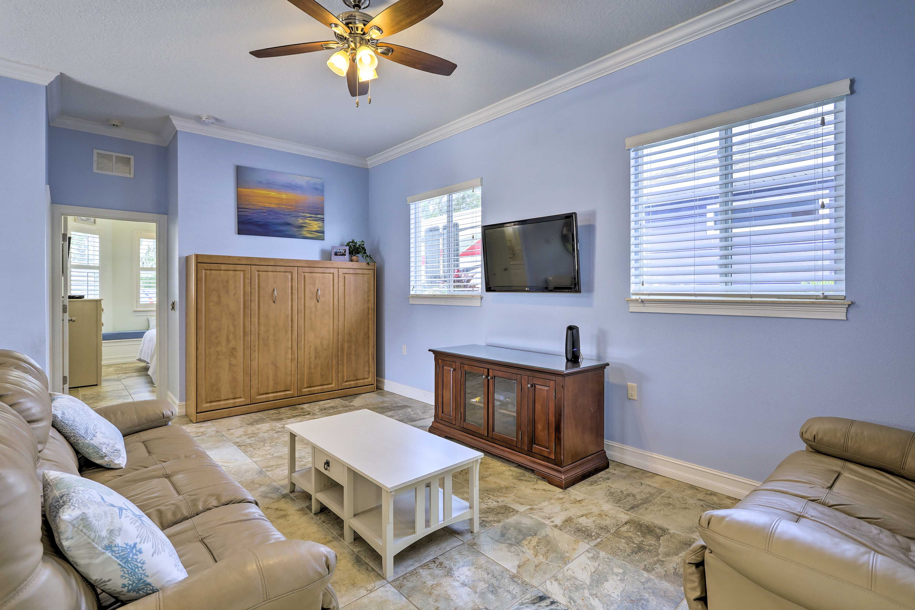 Living Room | Full Murphy Bed | Free WiFi | Central A/C