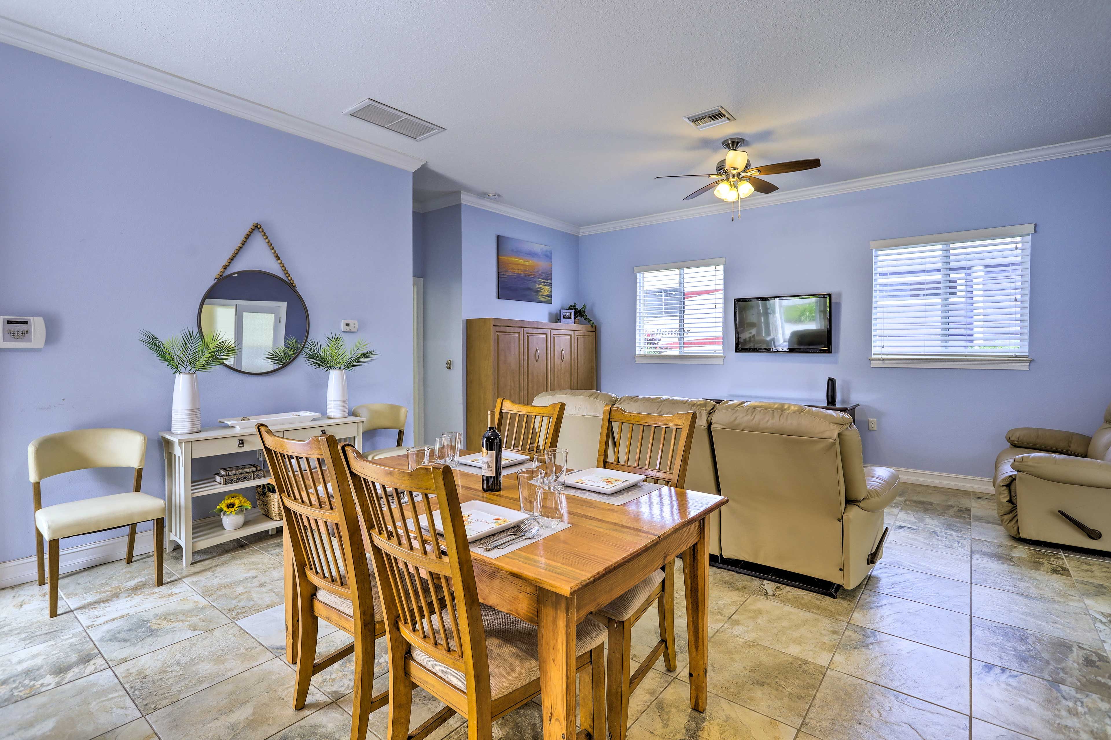 Dining Area | Dishware & Flatware Provided