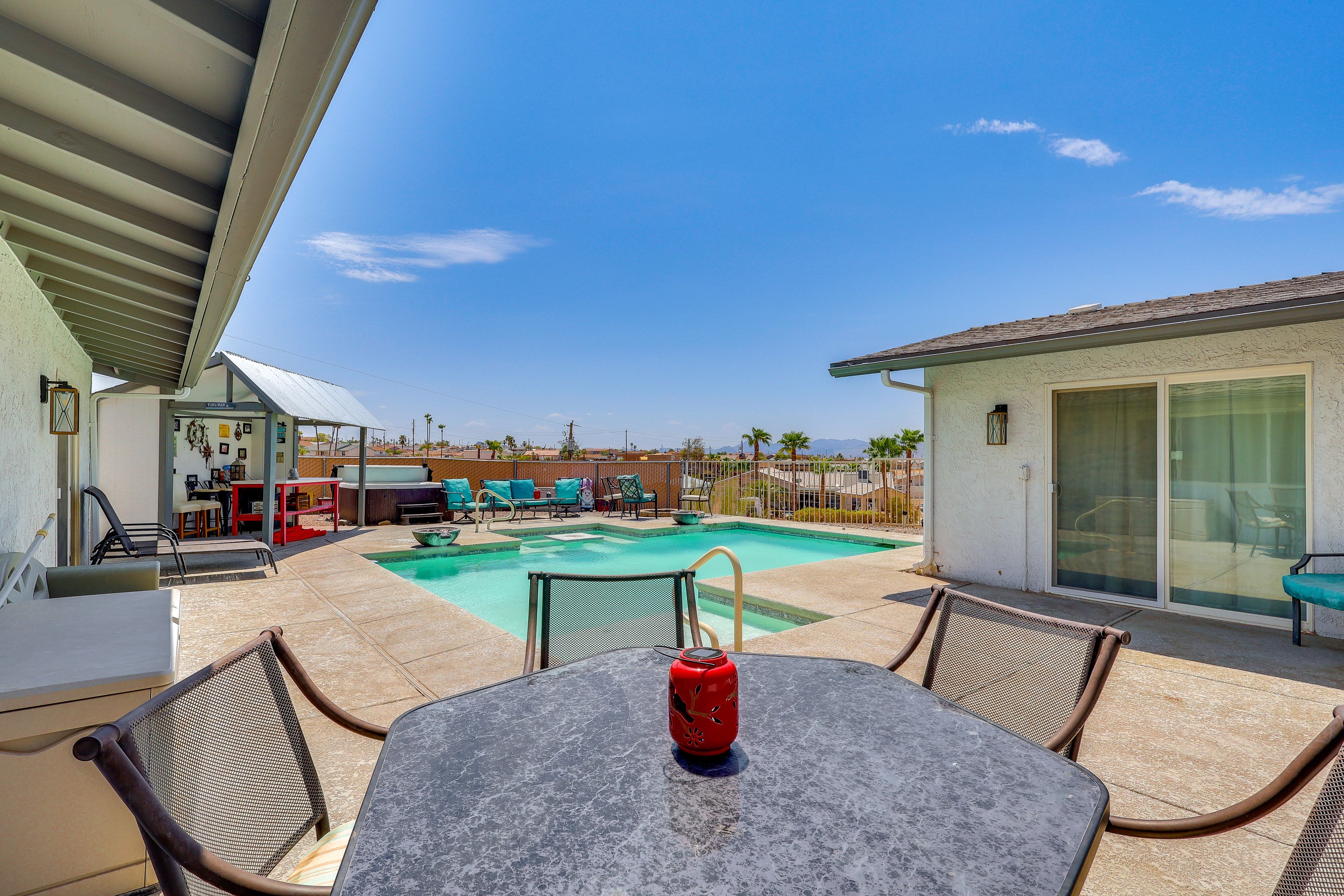 Pool Area | Outdoor Dining Area | Hot Tub | Gas Grill
