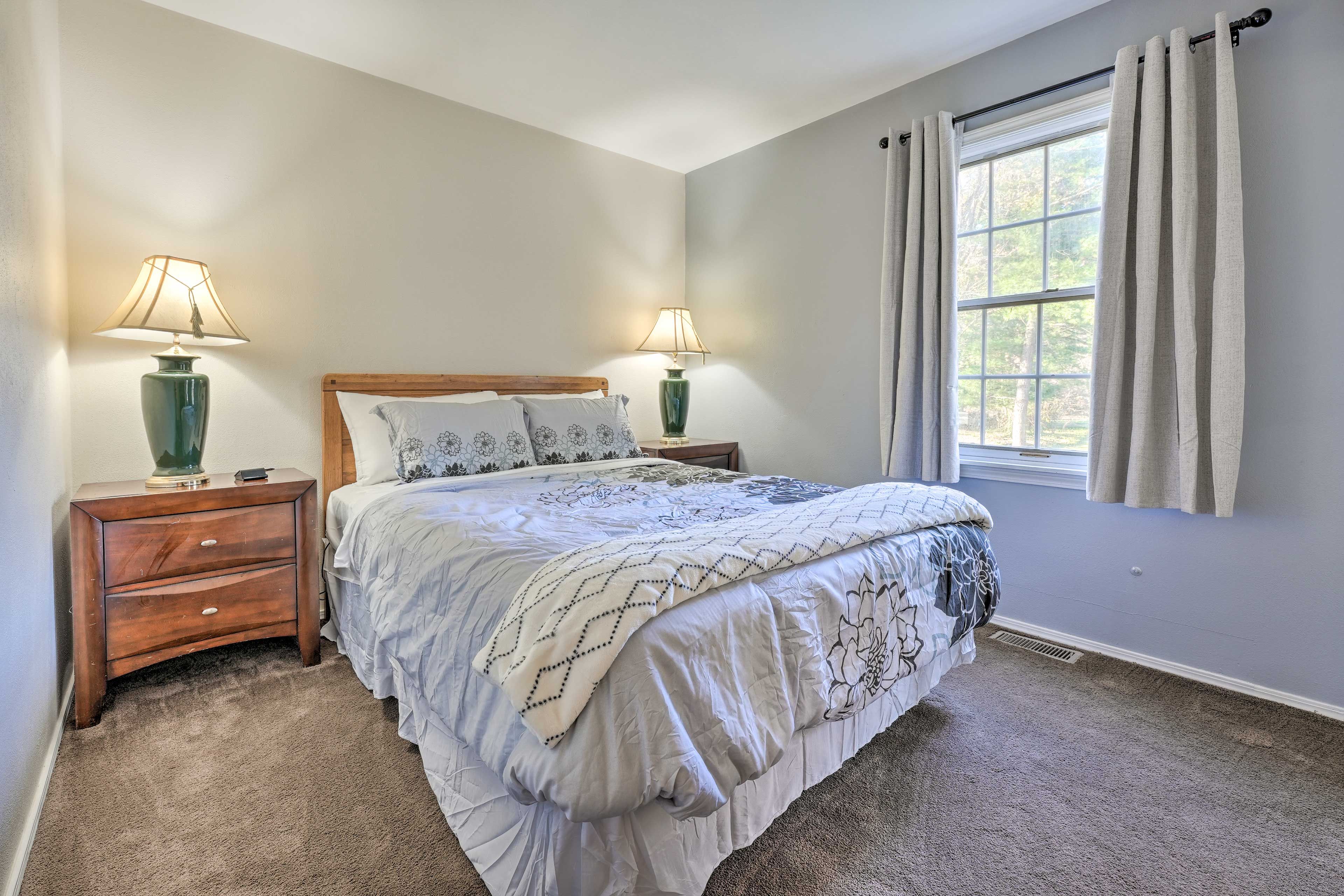 Bedroom 2 | Queen Bed