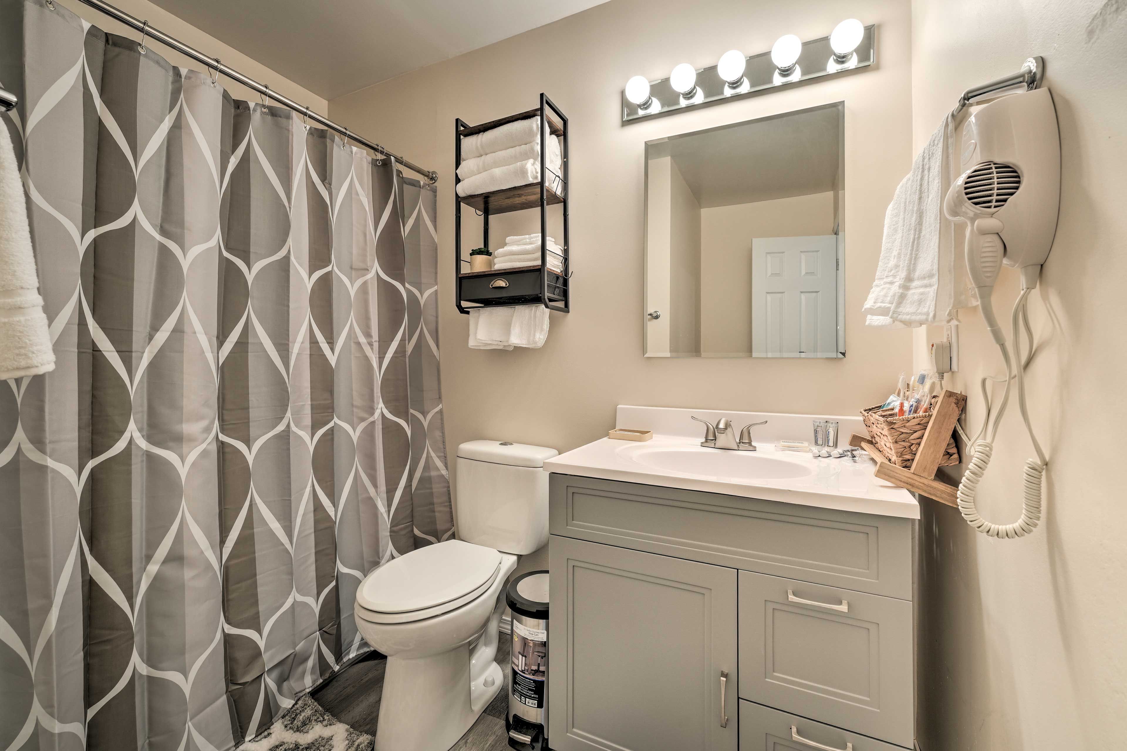 Full Bathroom | Complimentary Toiletries
