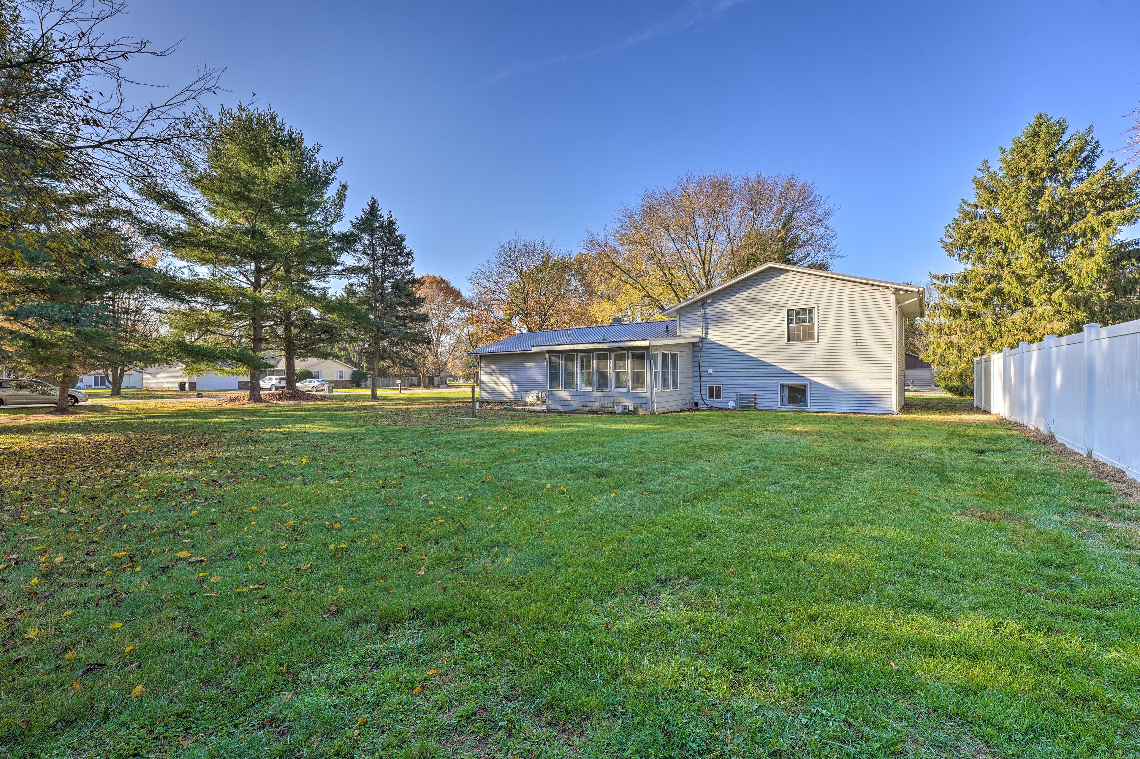 Large Backyard | Yard Games | 4.3 Mi to University of Notre Dame