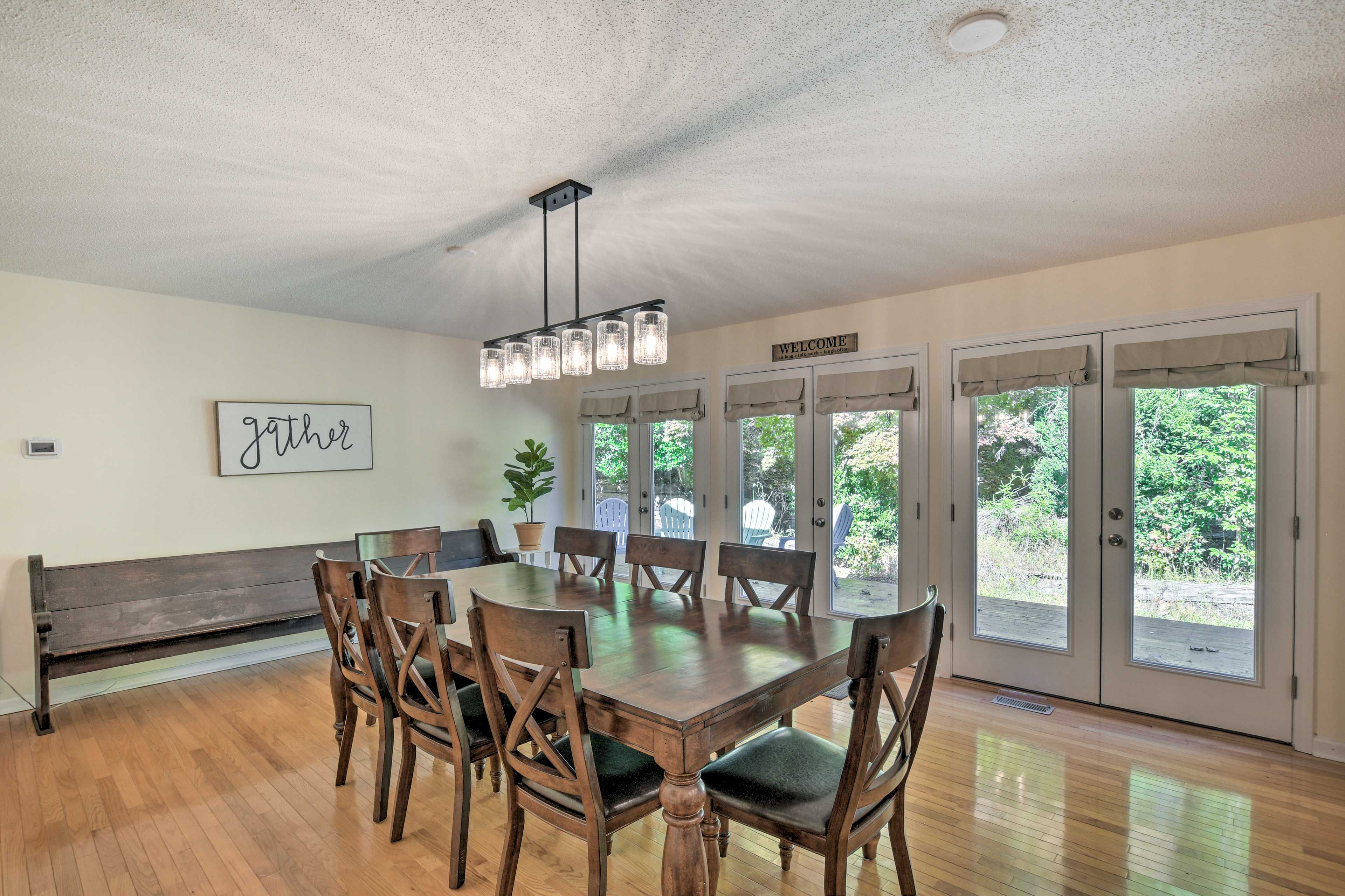 Dining Area | Dining Table | Dishware/Flatware