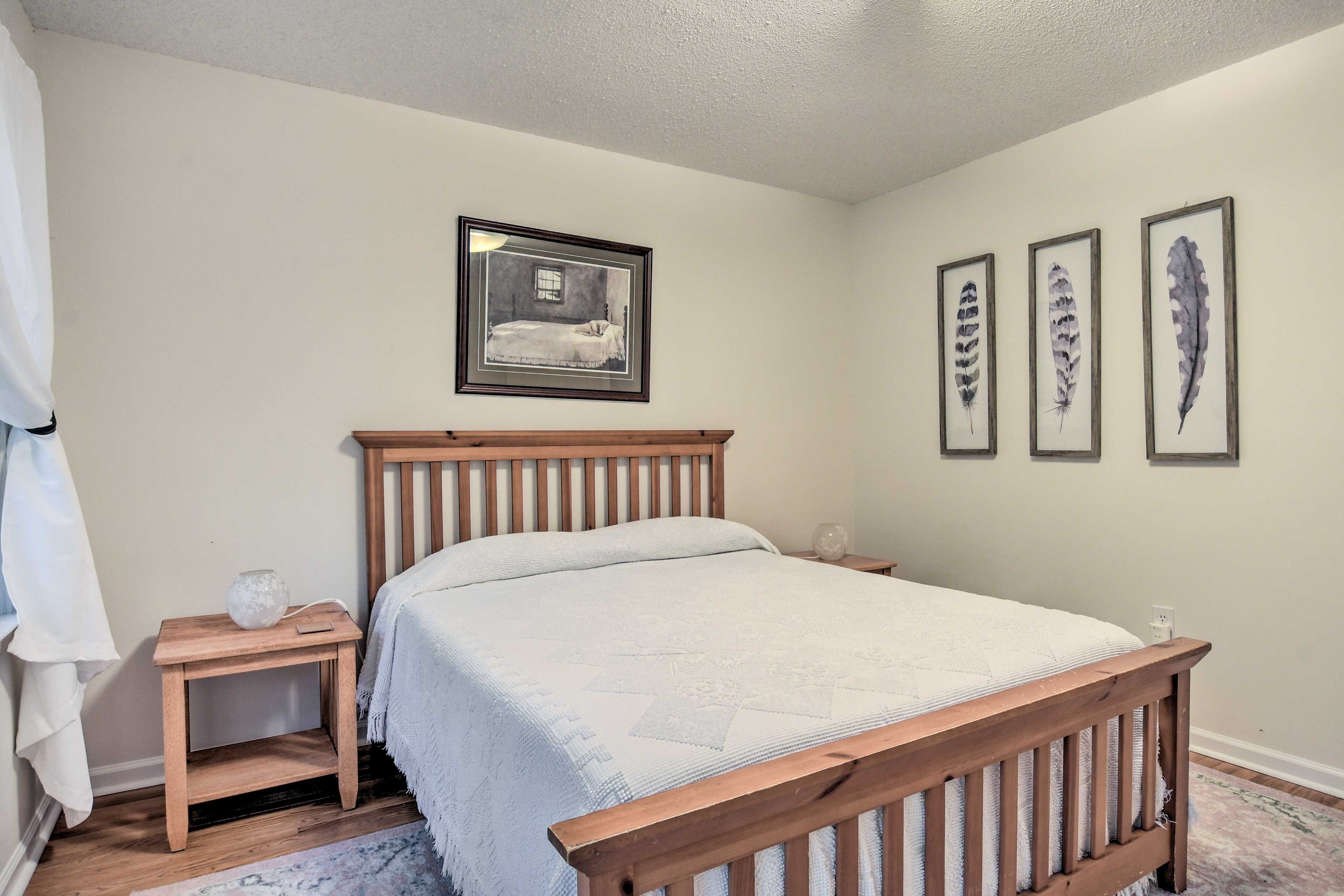 Bedroom 2 | Queen Bed | Walk-In Closet | Dresser