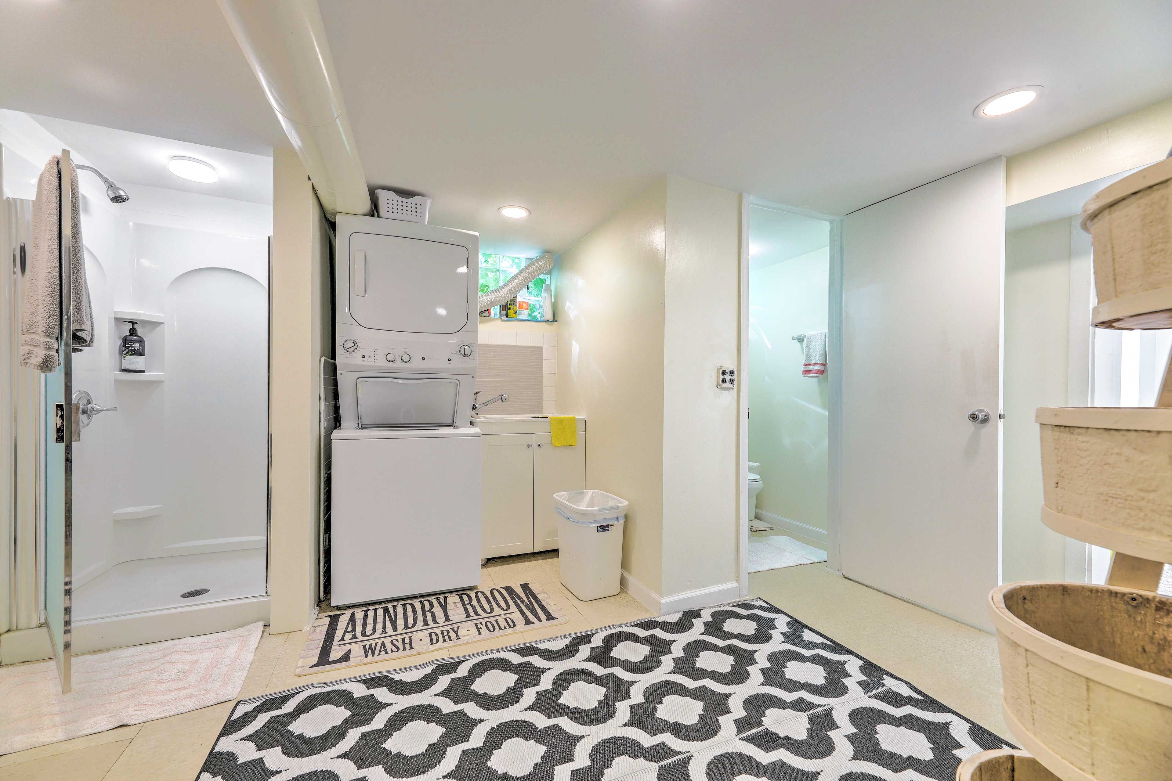 Full Bathroom | Towels Provided | Washer/Dryer