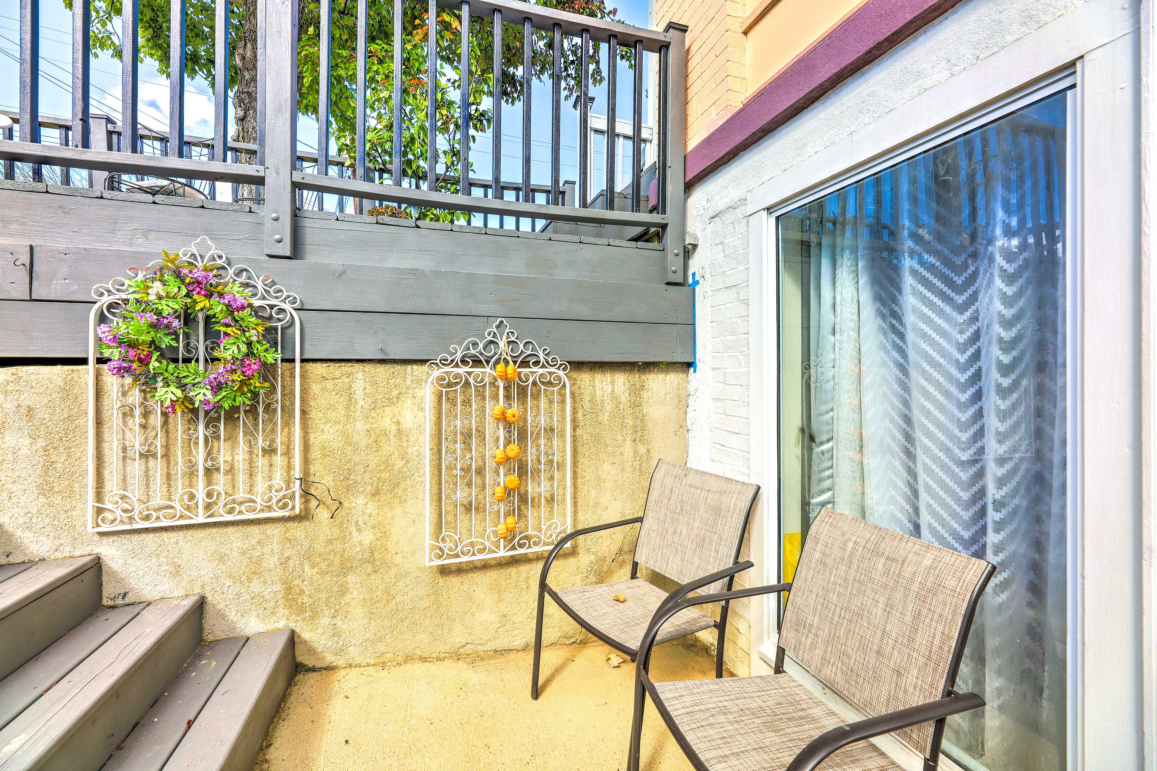 Cincinnati Vacation Rental | 1BR | 1BA | Stairs Required | 500 Sq Ft