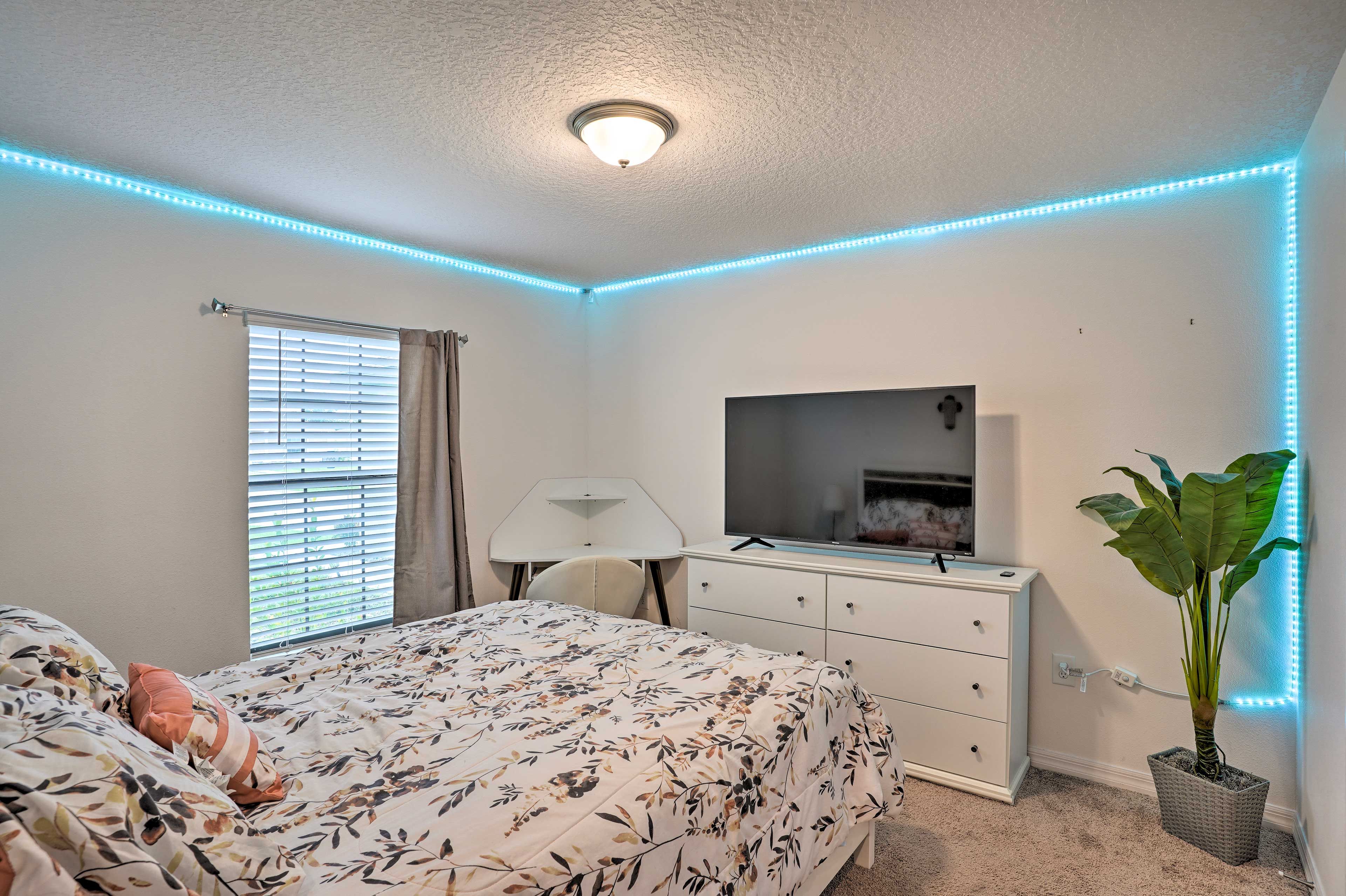 Bedroom 2 | Queen Bed | Smart TV