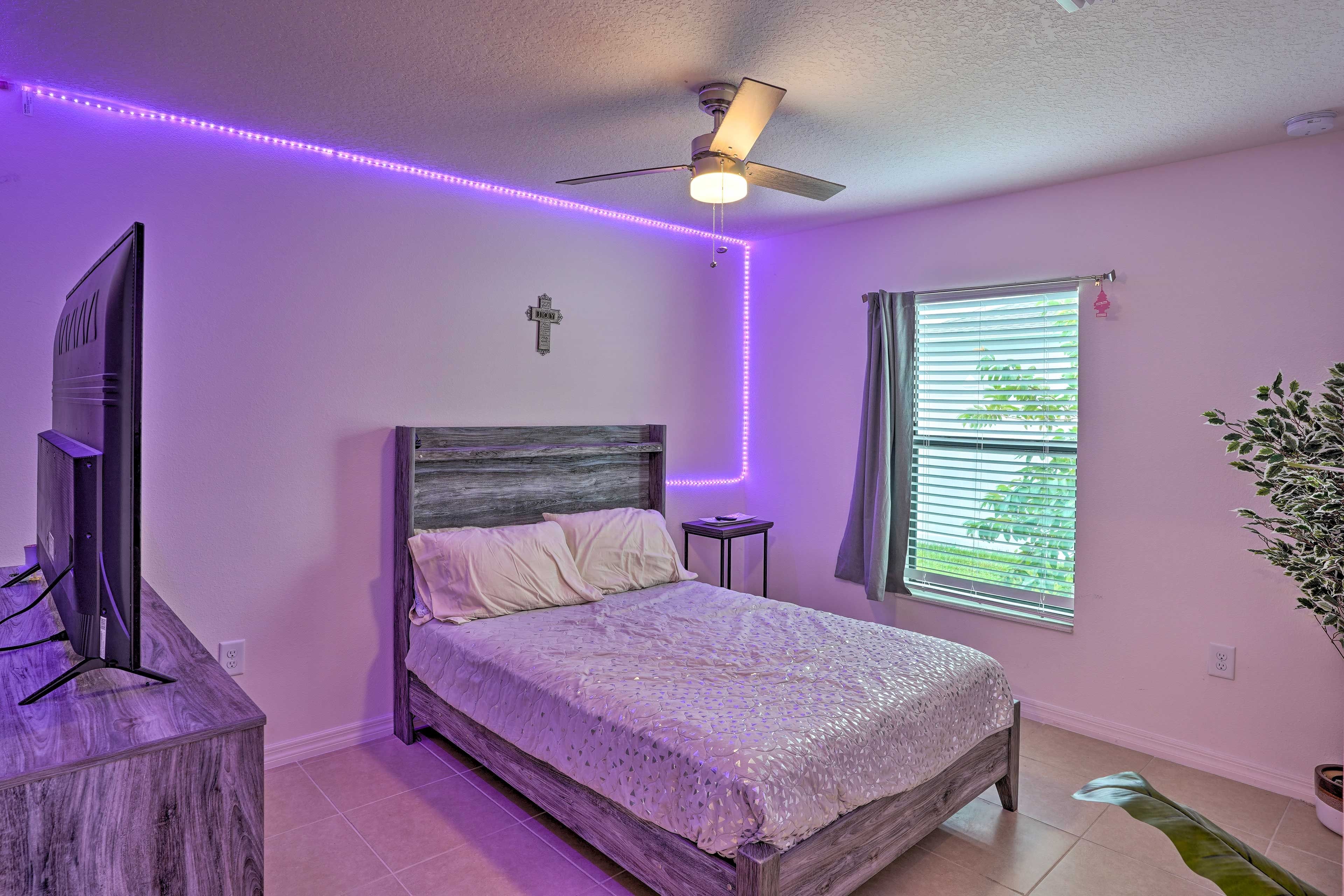 Bedroom 3 | Full Bed | Smart TV