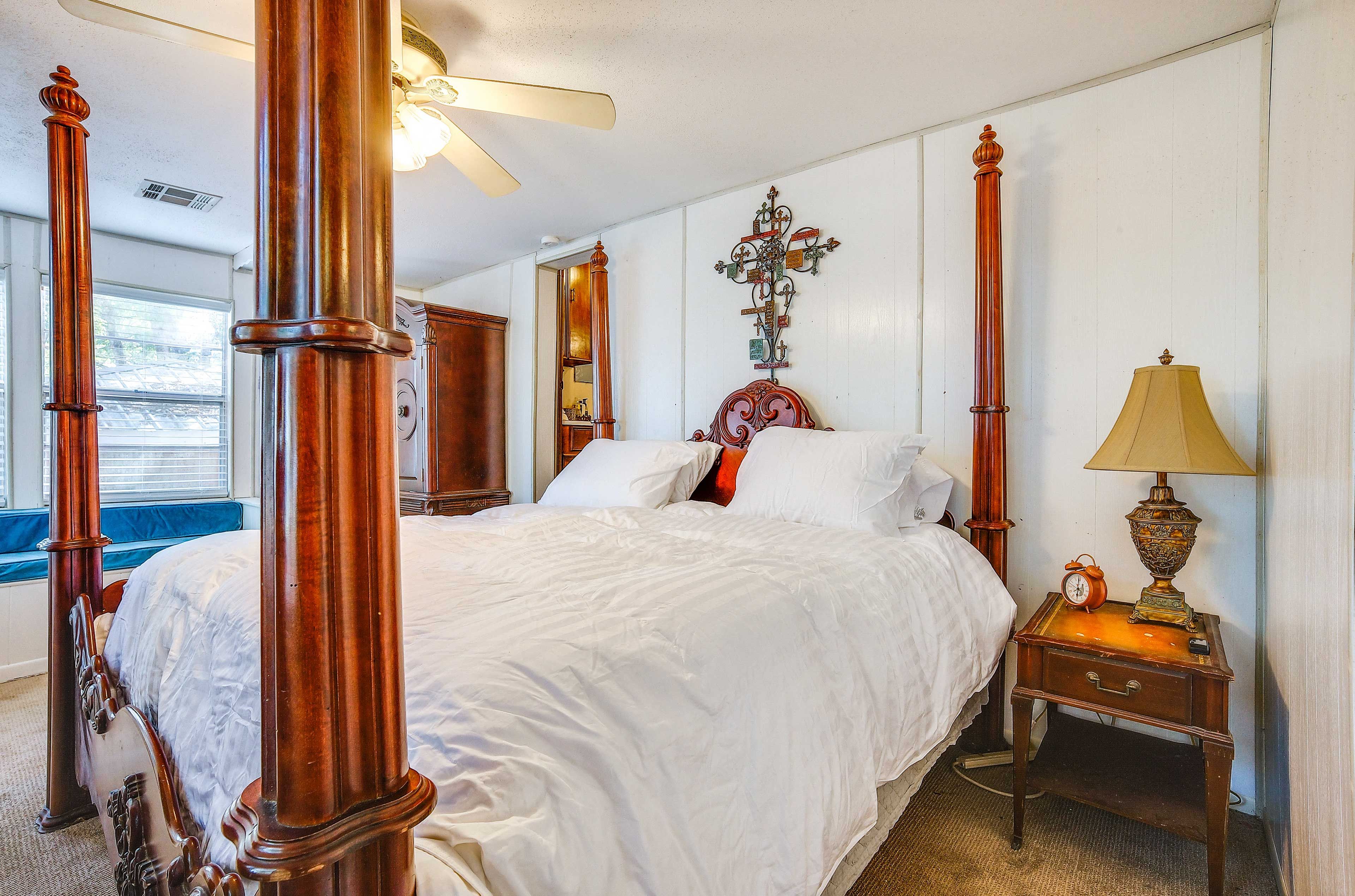 Bedroom 2 | King Bed | Smart TV | Full En-Suite Bathroom