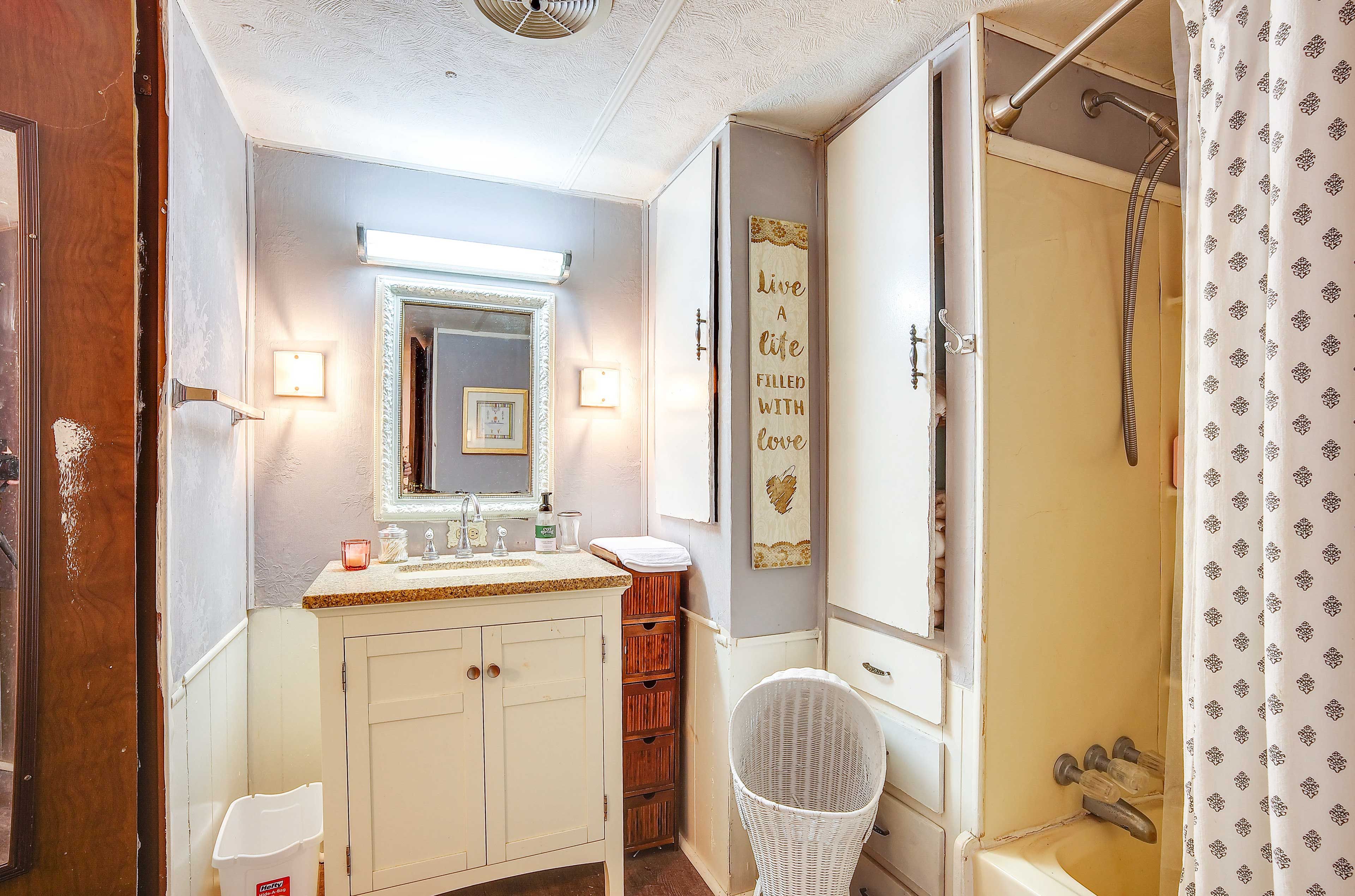 Full En-Suite Bathroom | Complimentary Toiletries
