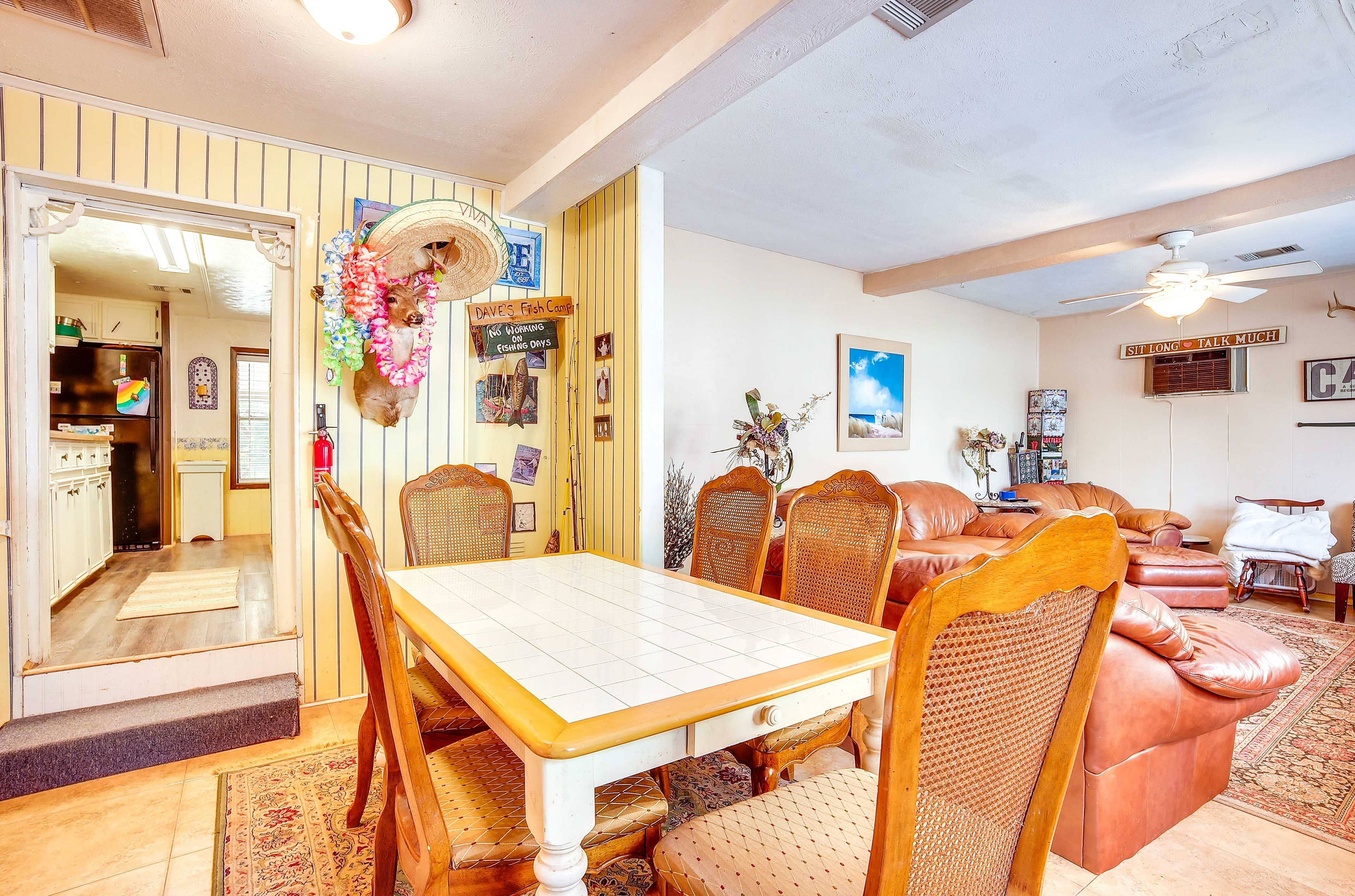 Dining Area | Dishes & Flatware Provided