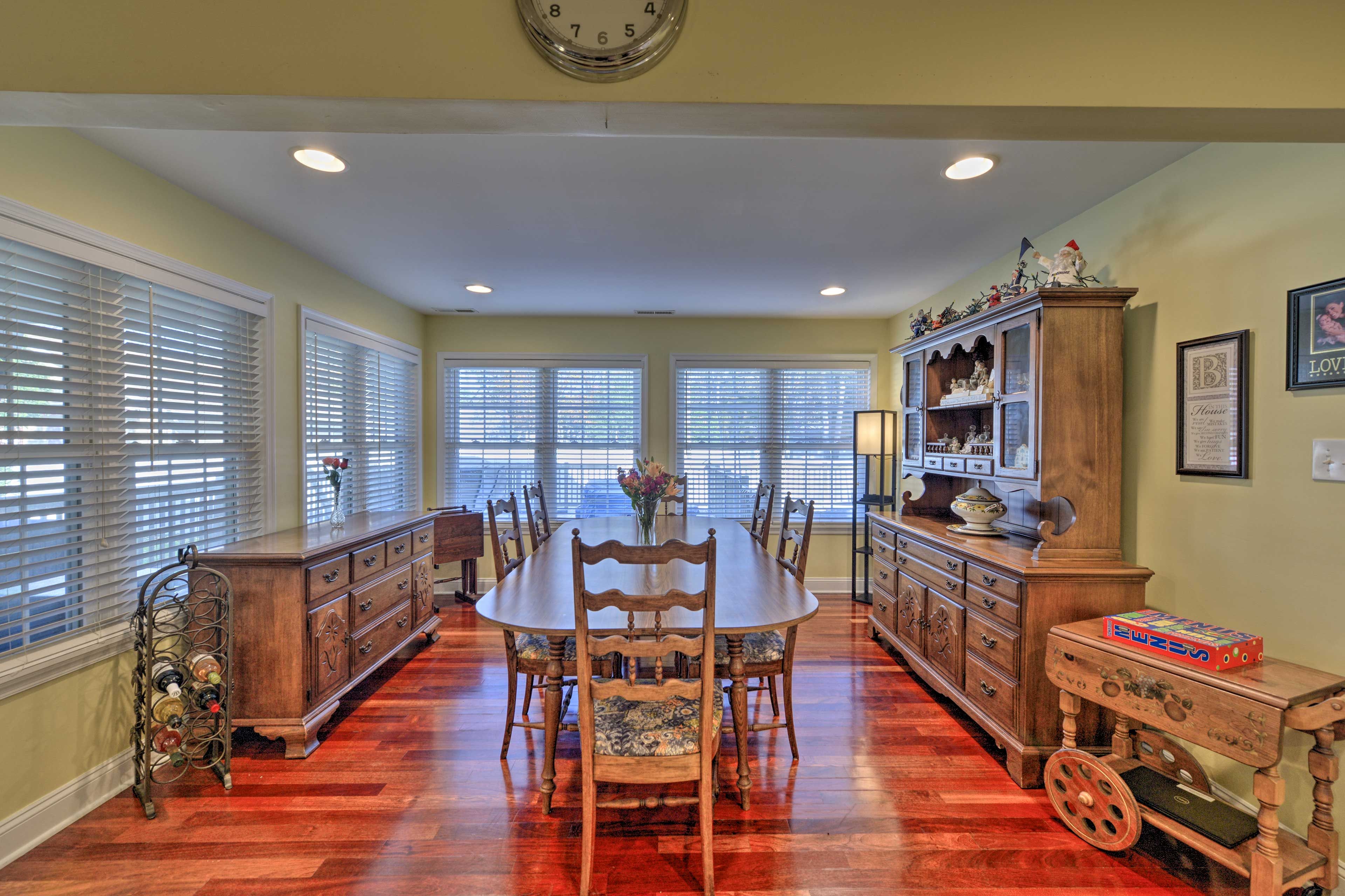 Dining Table | Dishware & Flatware Provided