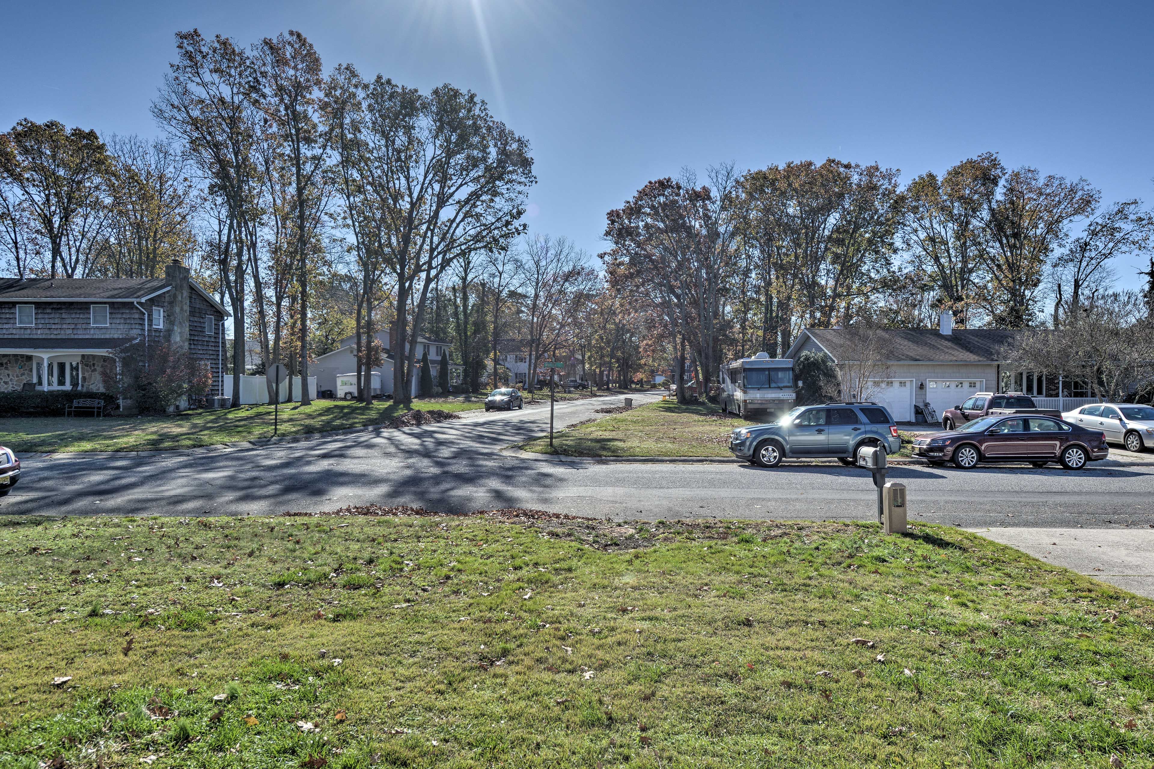 Parking | Driveway (4 Vehicles) | Free Street Parking
