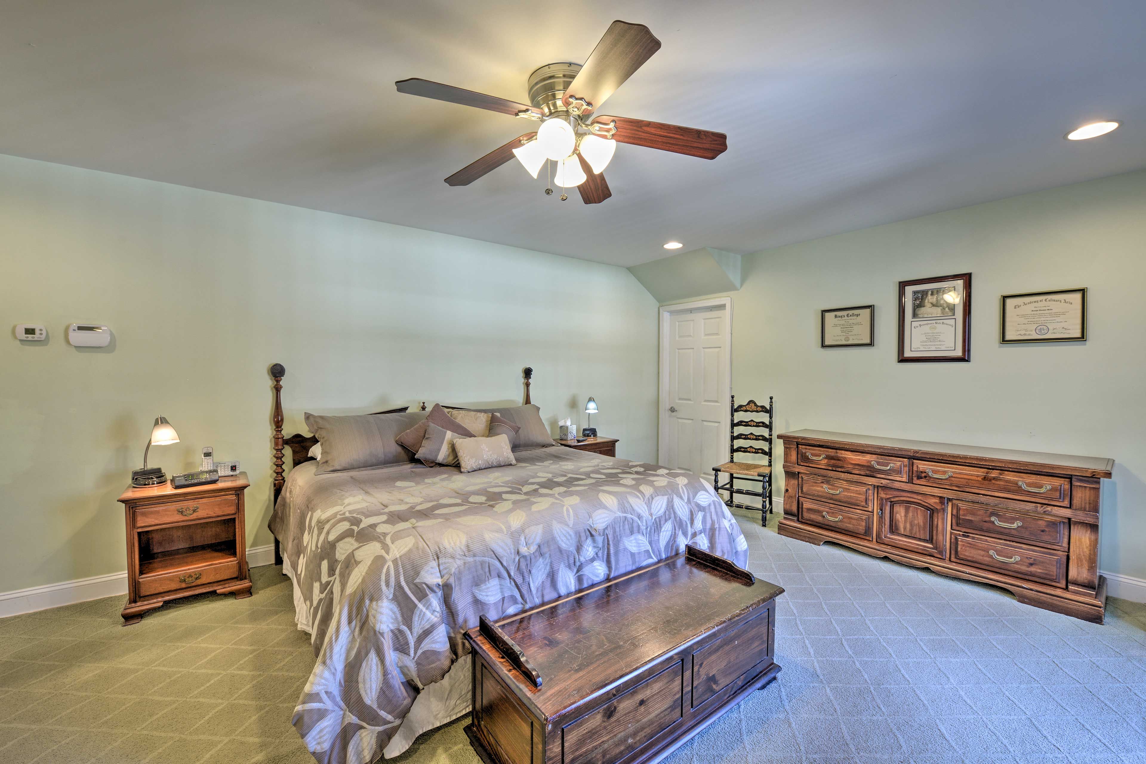 Bedroom 1 | King Bed | En-Suite Bathroom