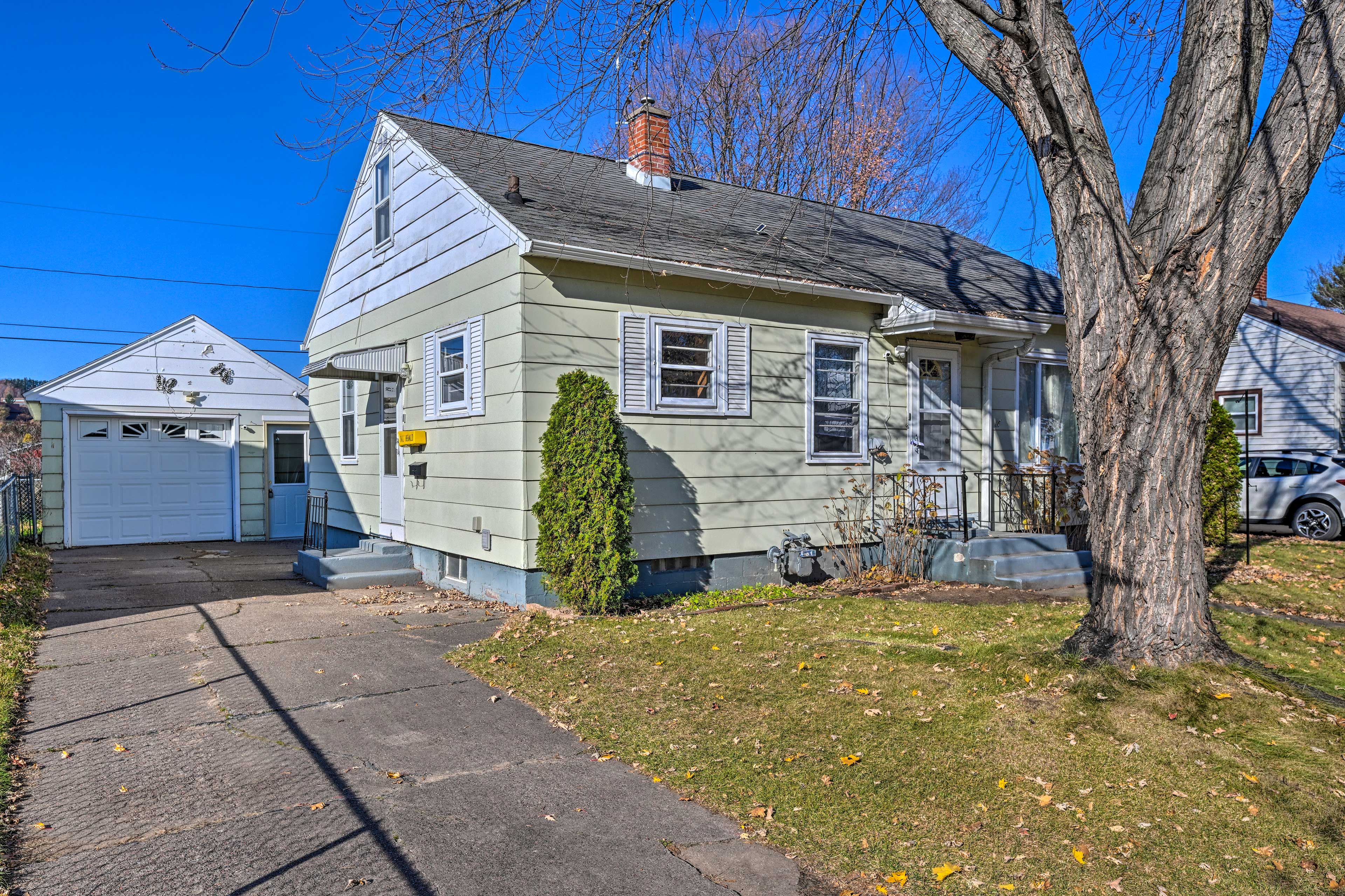 Exterior | Driveway (2 Vehicles)
