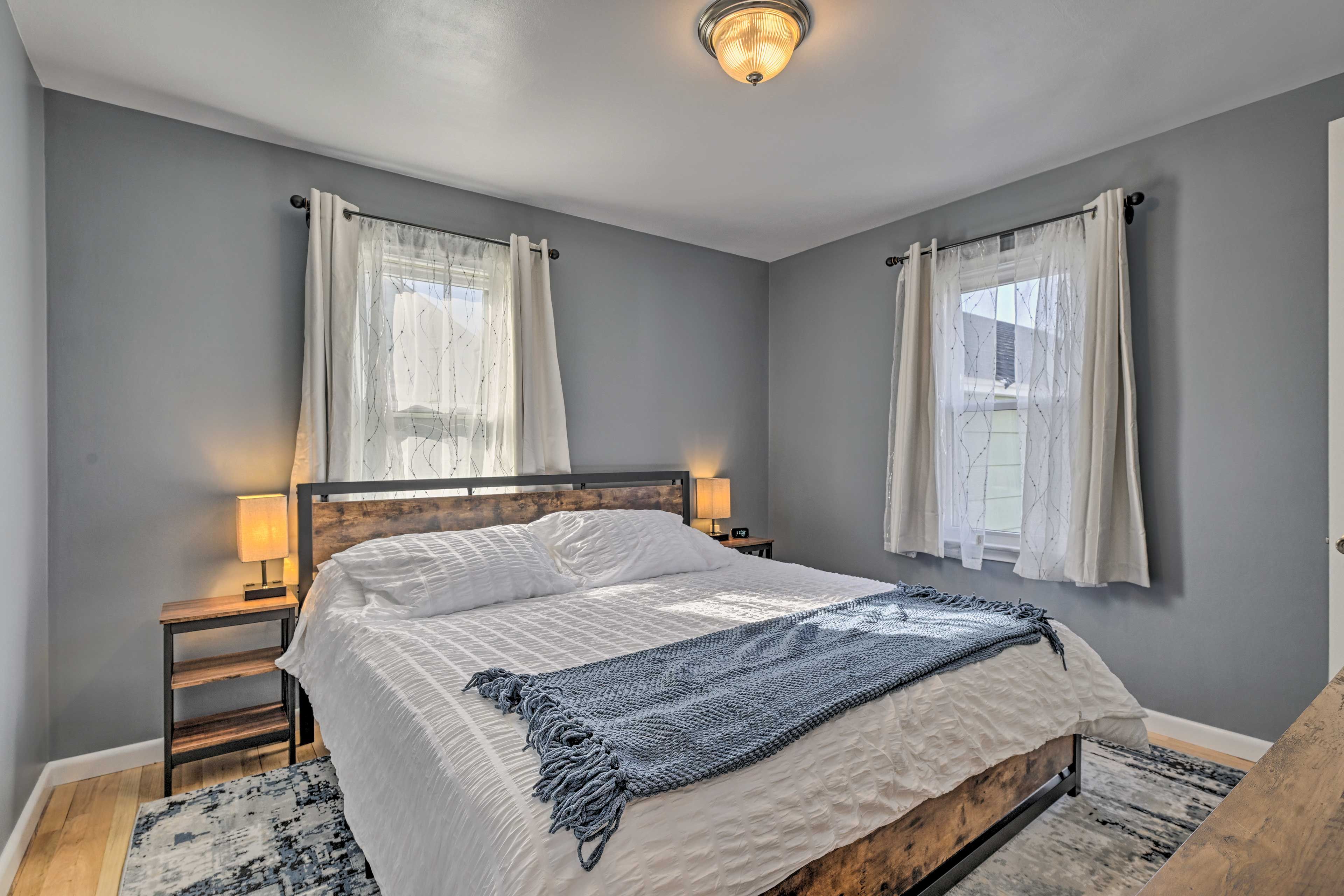 Bedroom 1 | King Bed | Linens Provided