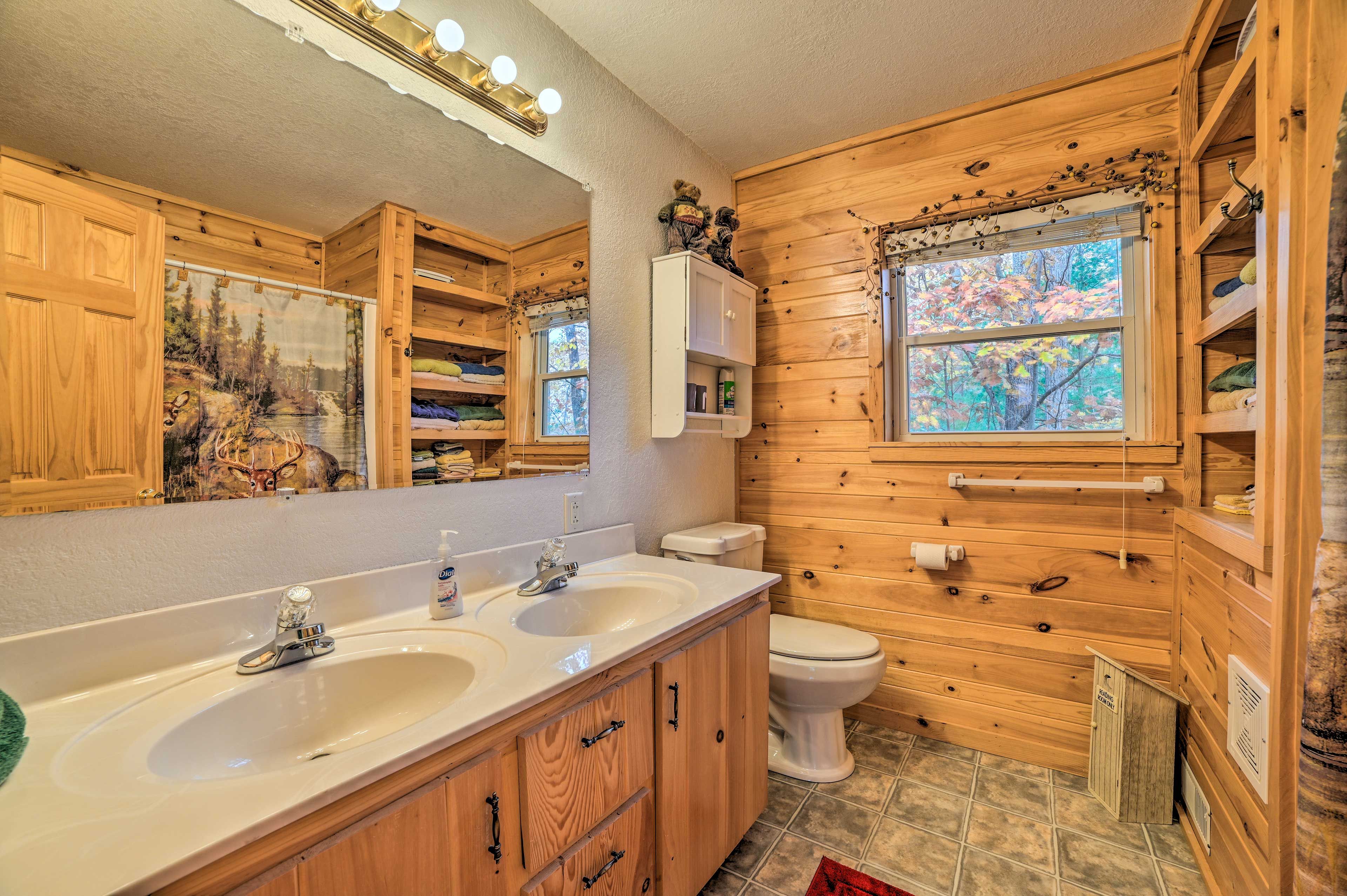 Full Bathroom | Shower/Tub Combo