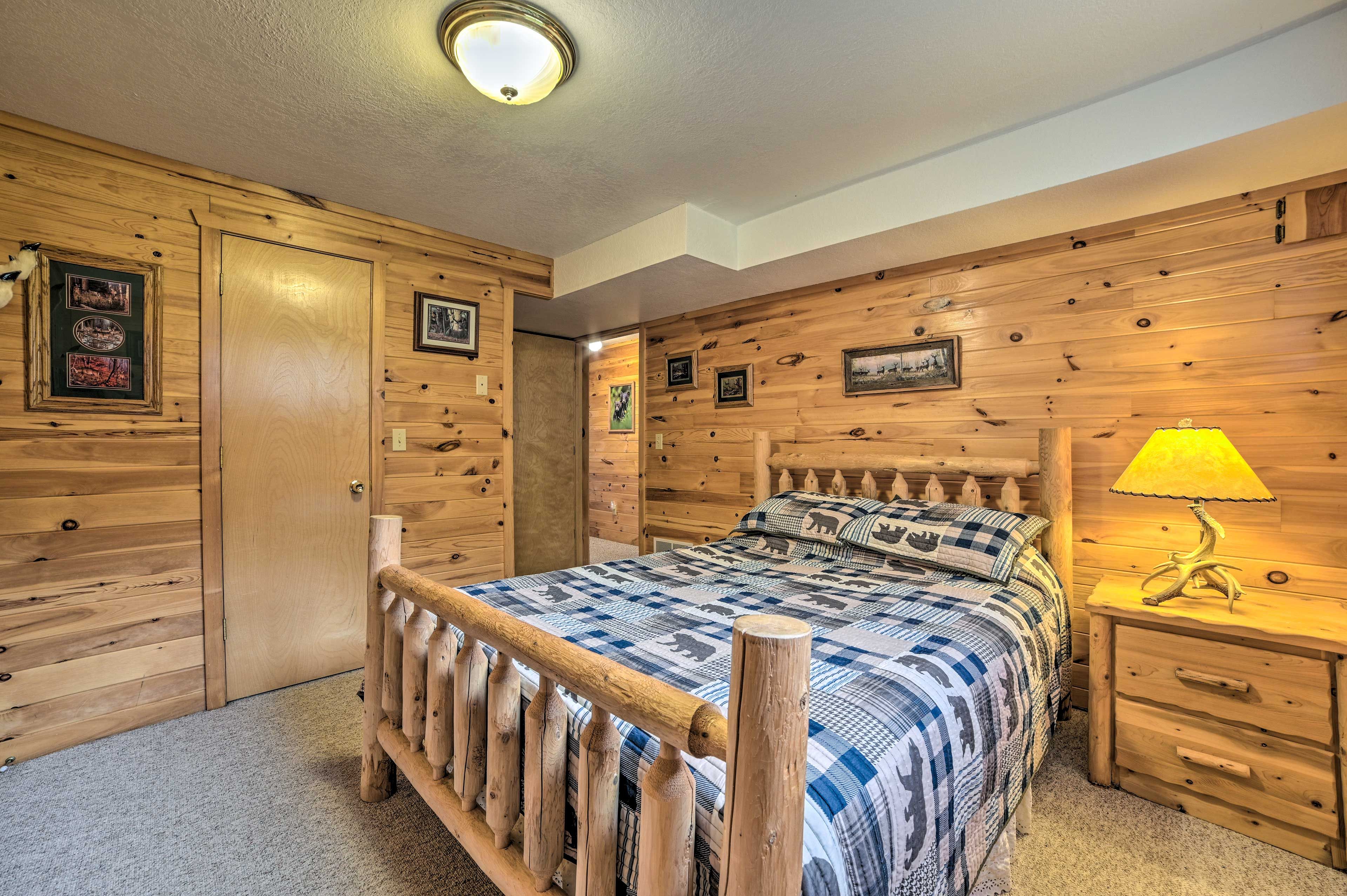 Bedroom 3 | Basement | Queen Bed | Walk-In Closet | Linens Provided