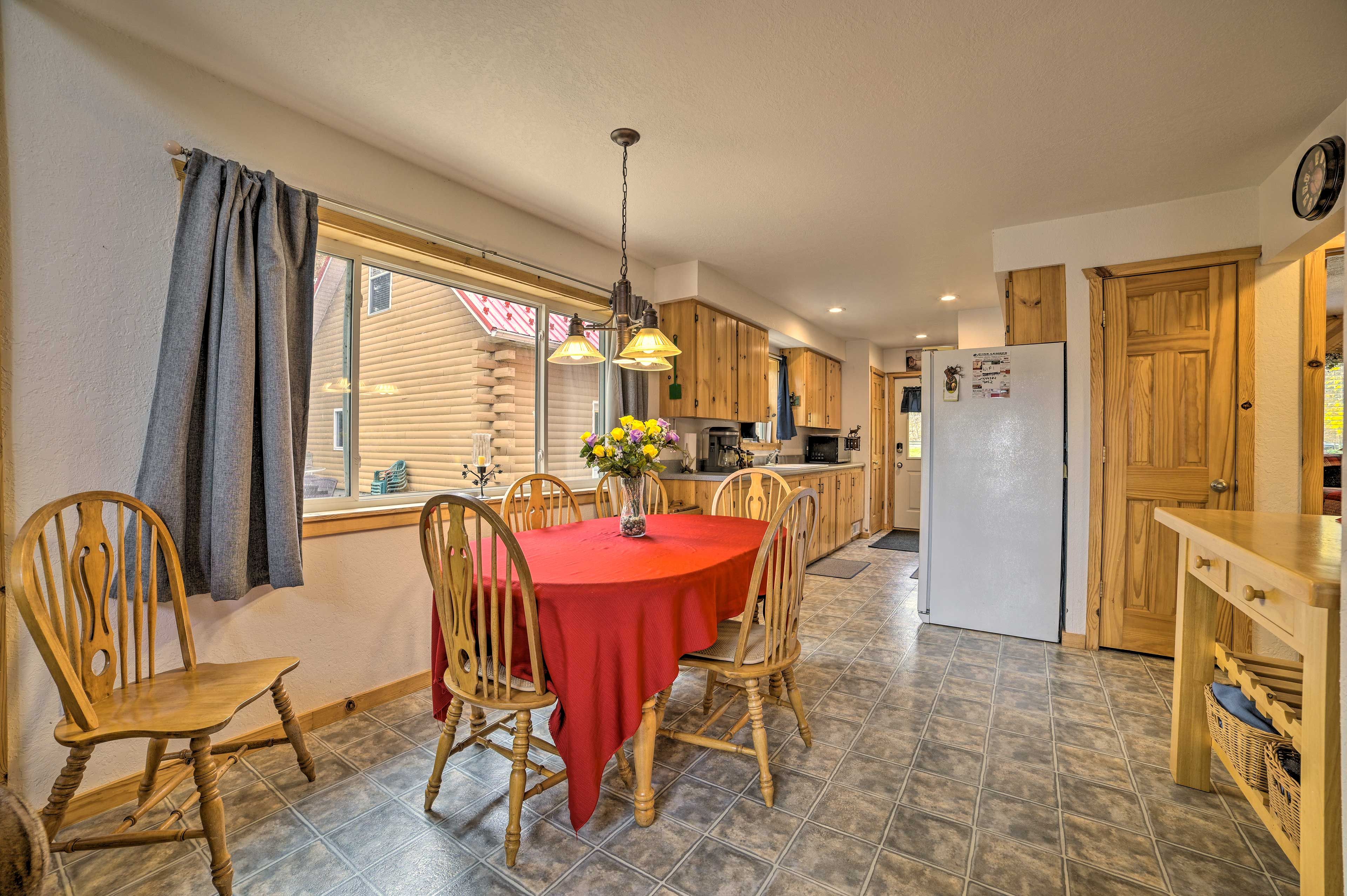 Dining Area | Dining Table | Dishware/Flatware