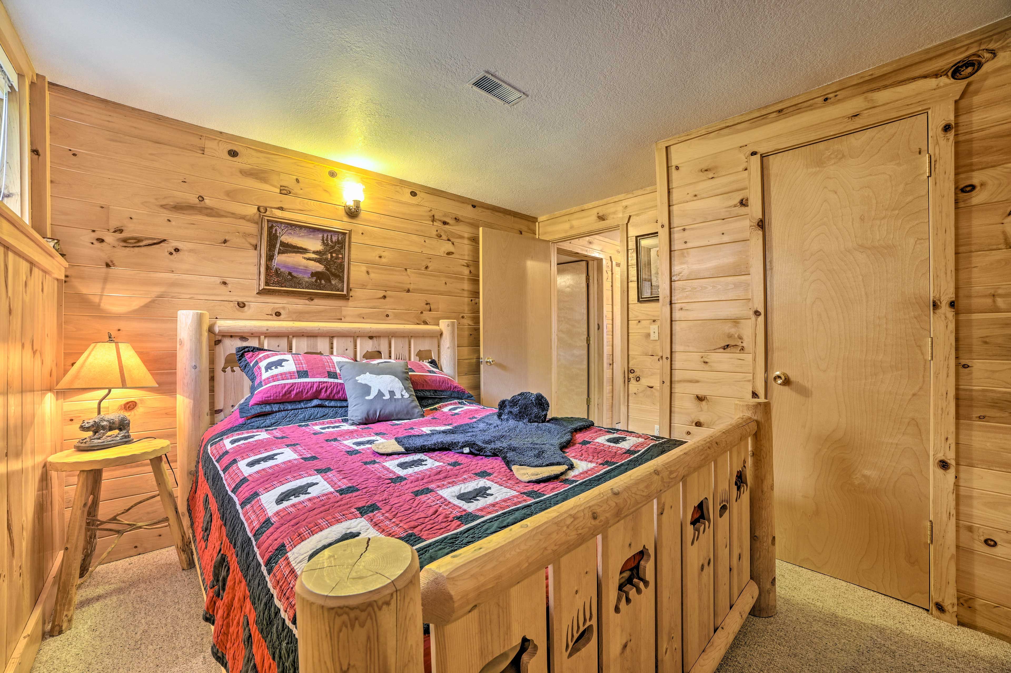 Bedroom 2 | Basement | Queen Bed | Walk-In Closet | Books
