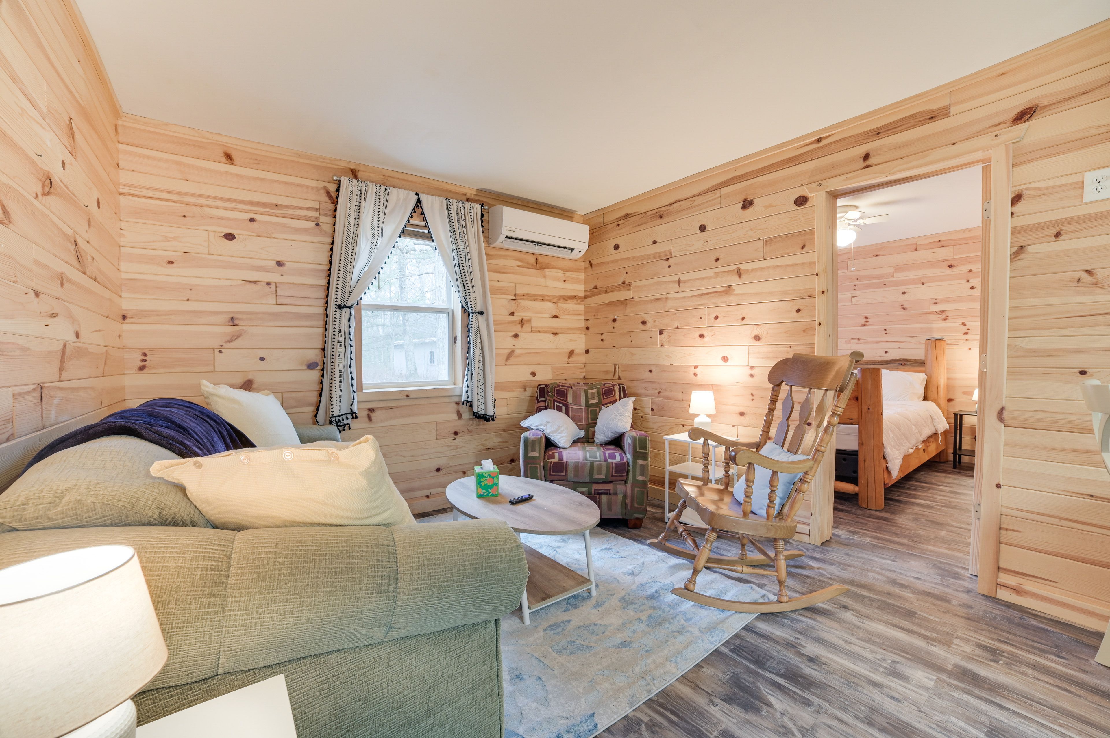 Living Room | Cable TV