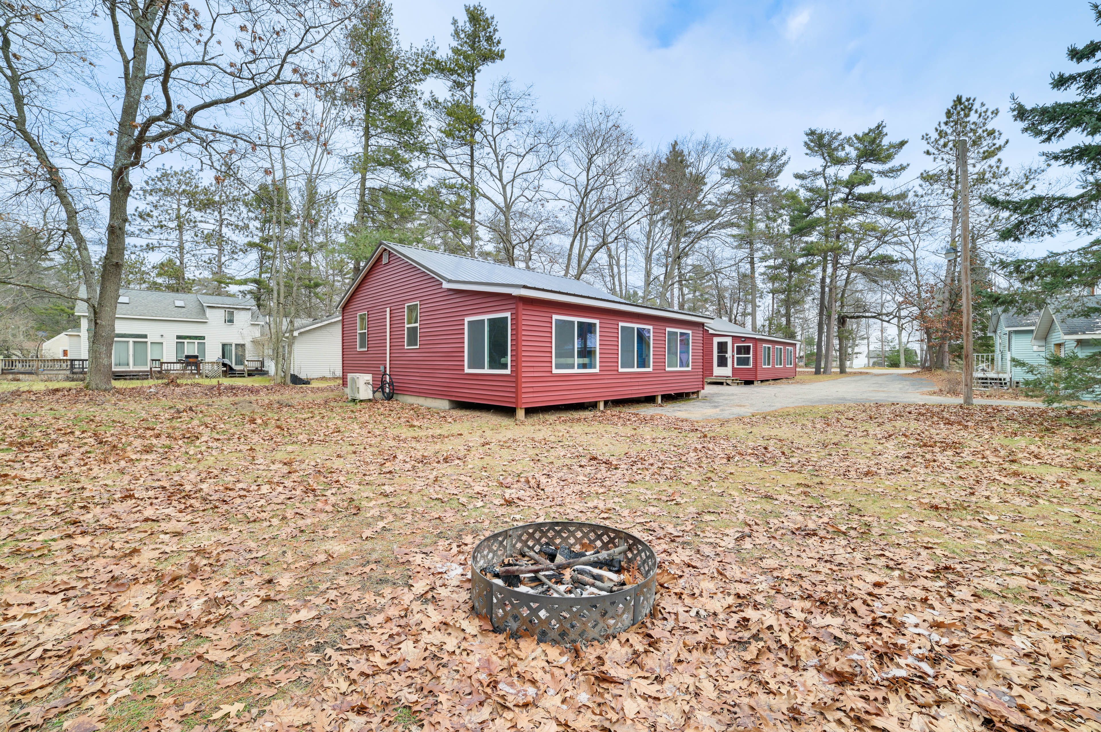 Cottage Exterior | Fire Pit