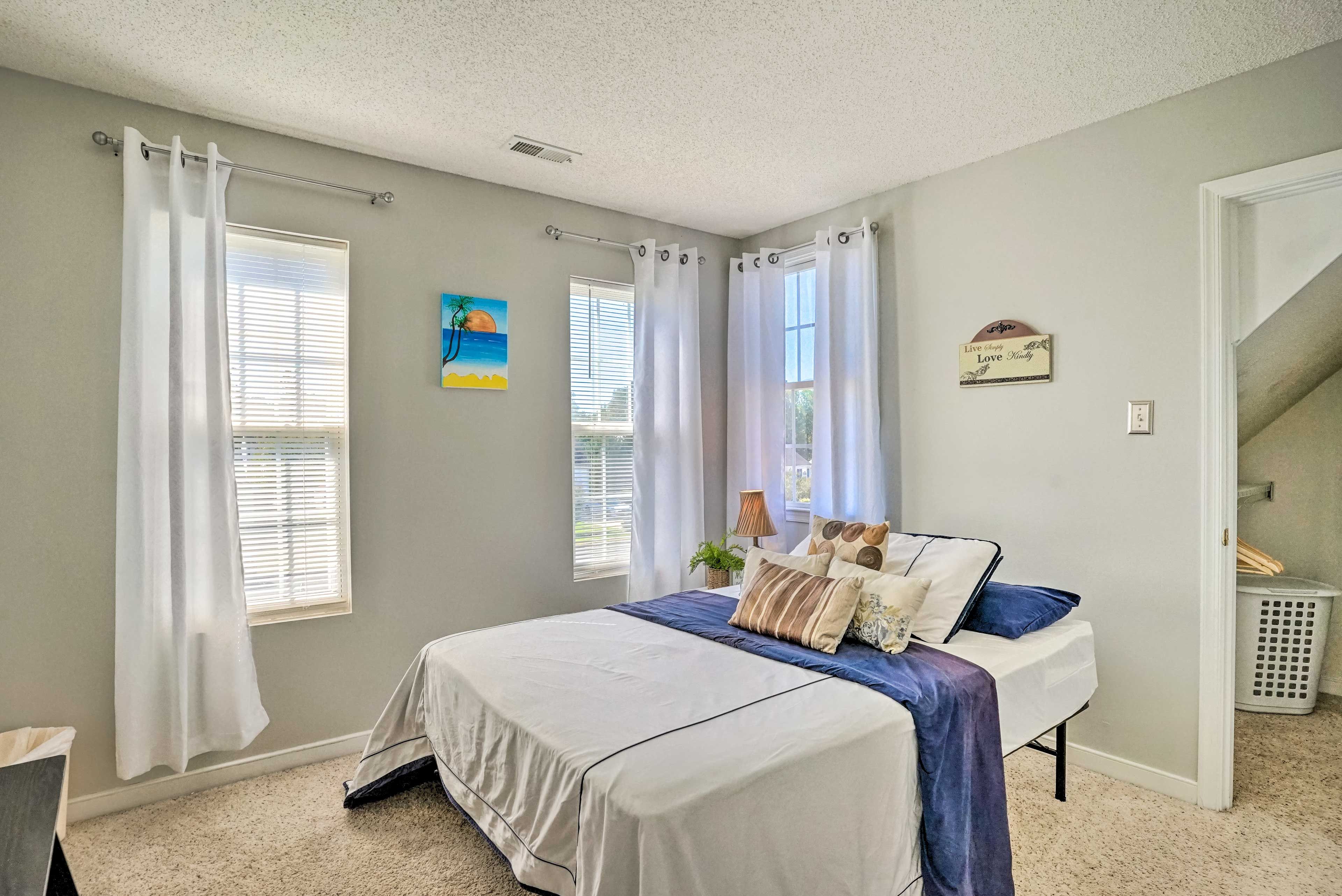 Bedroom 4 | Queen Bed | 2nd Floor | Smart TV