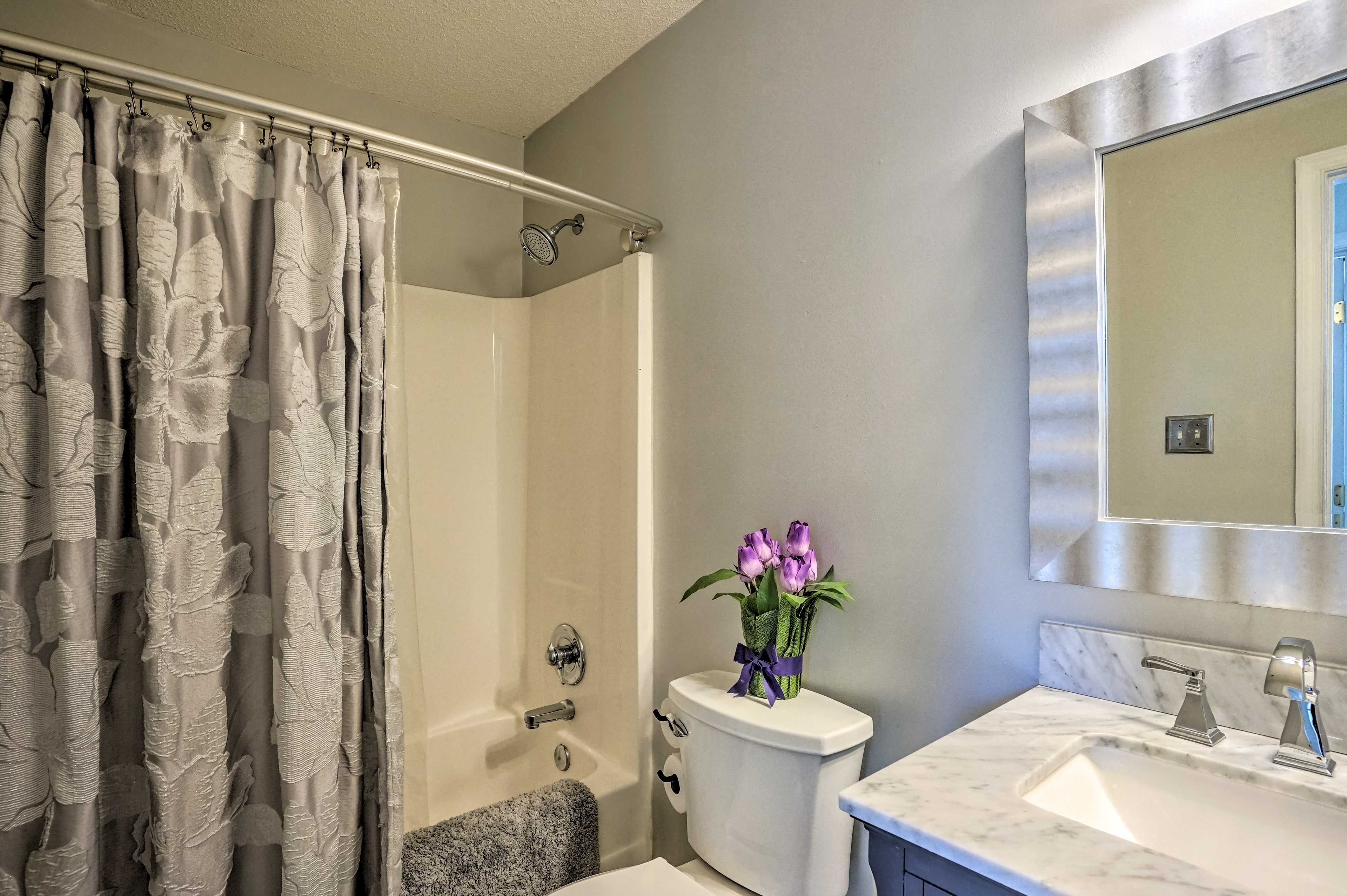 Full Bathroom | 2nd Floor