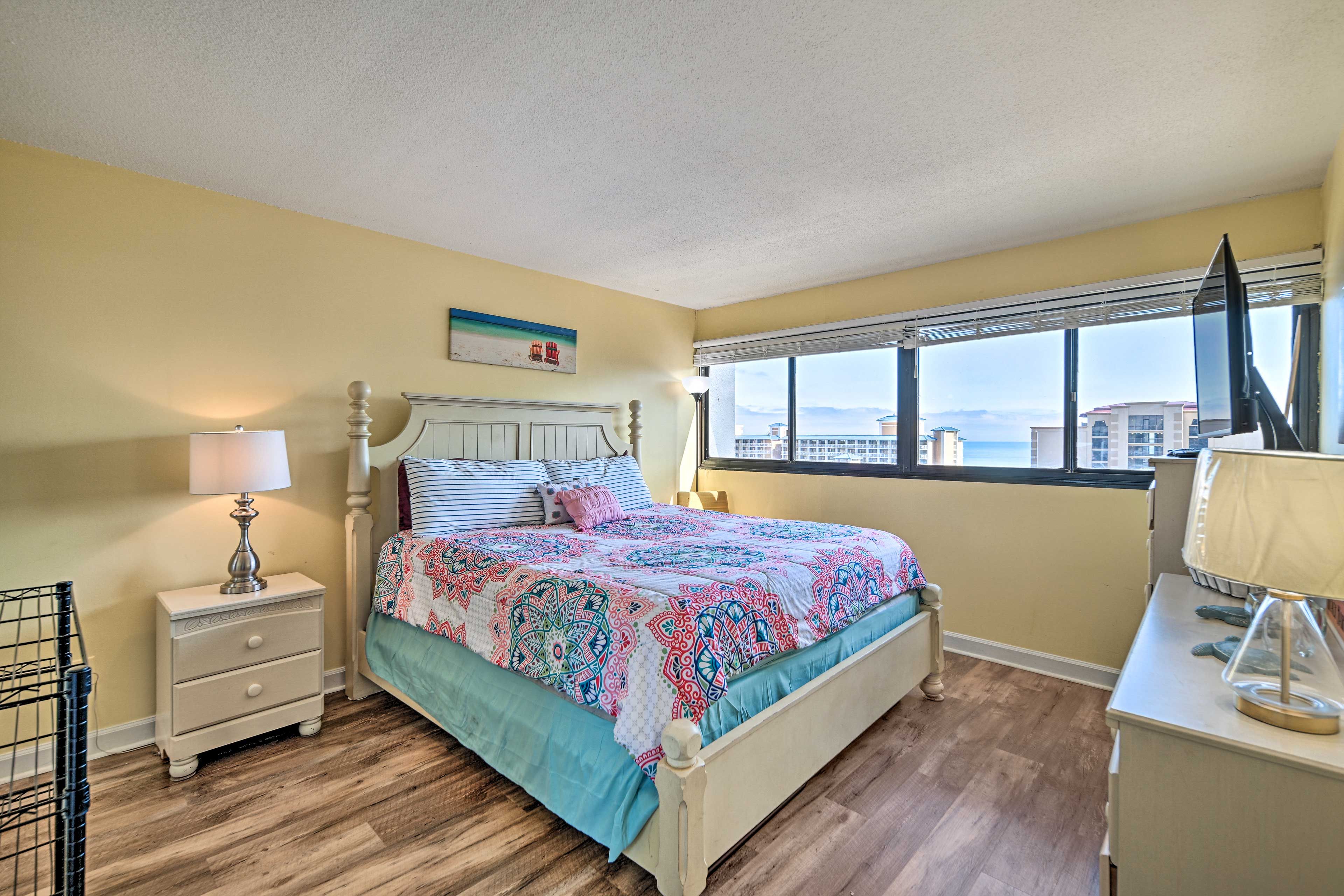 Bedroom 2 | Queen Bed