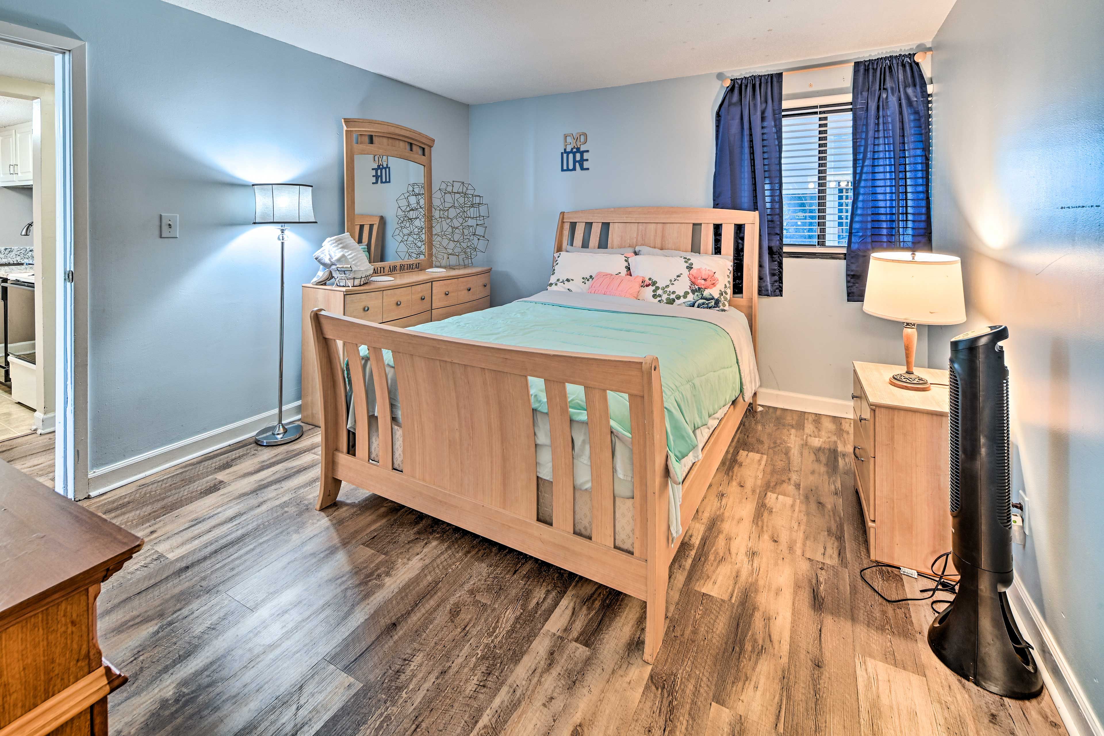 Bedroom 1 | King Bed | Linens Provided | En-Suite Bathroom