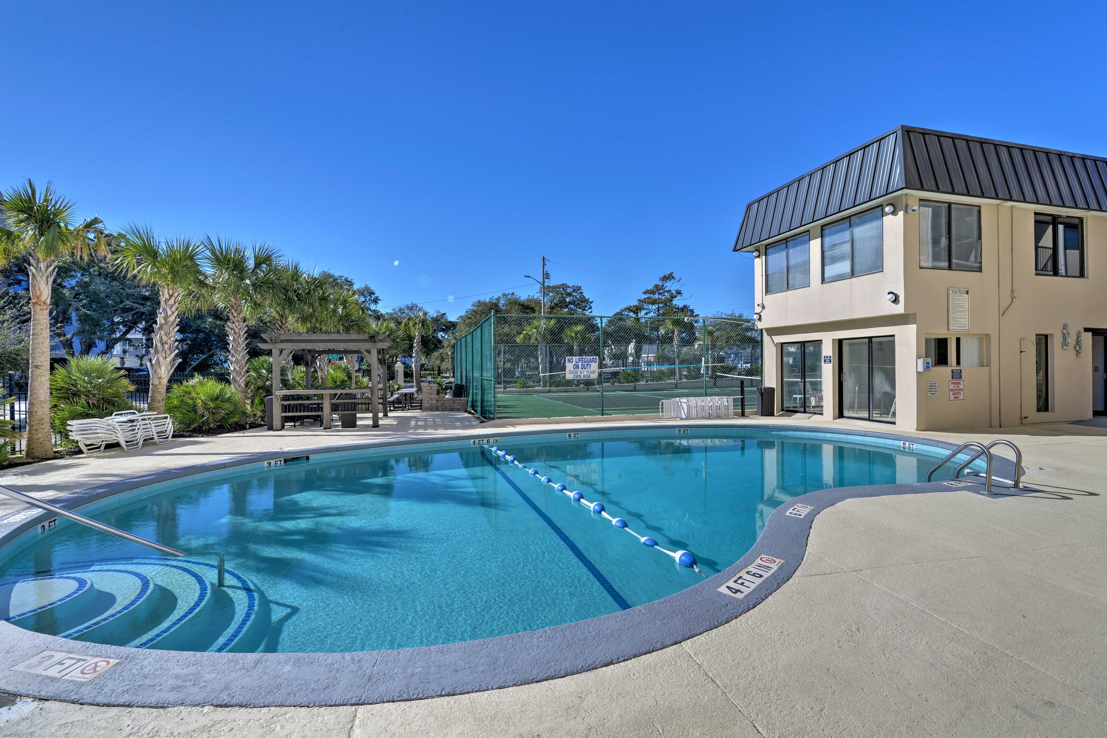 Community Amenities | Outdoor Pool & Hot Tub