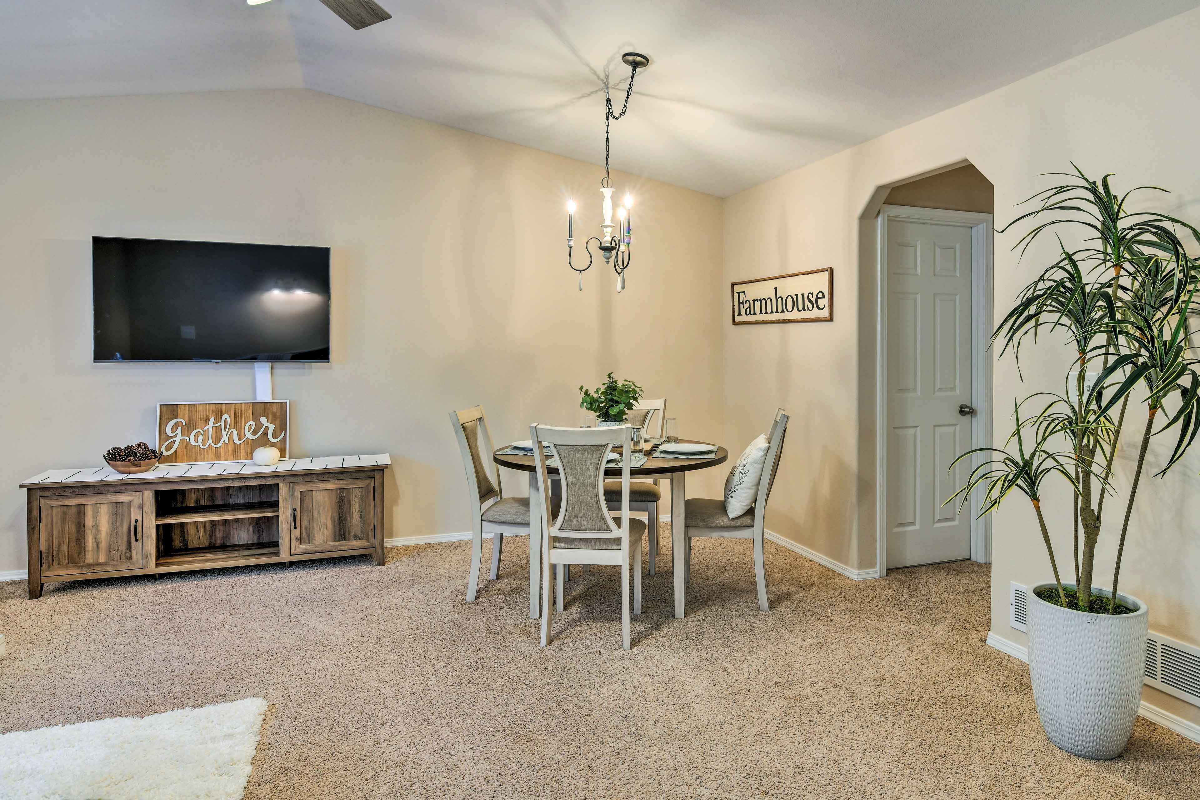 Dining Area | 2nd Floor | Dishware/Flatware Provided