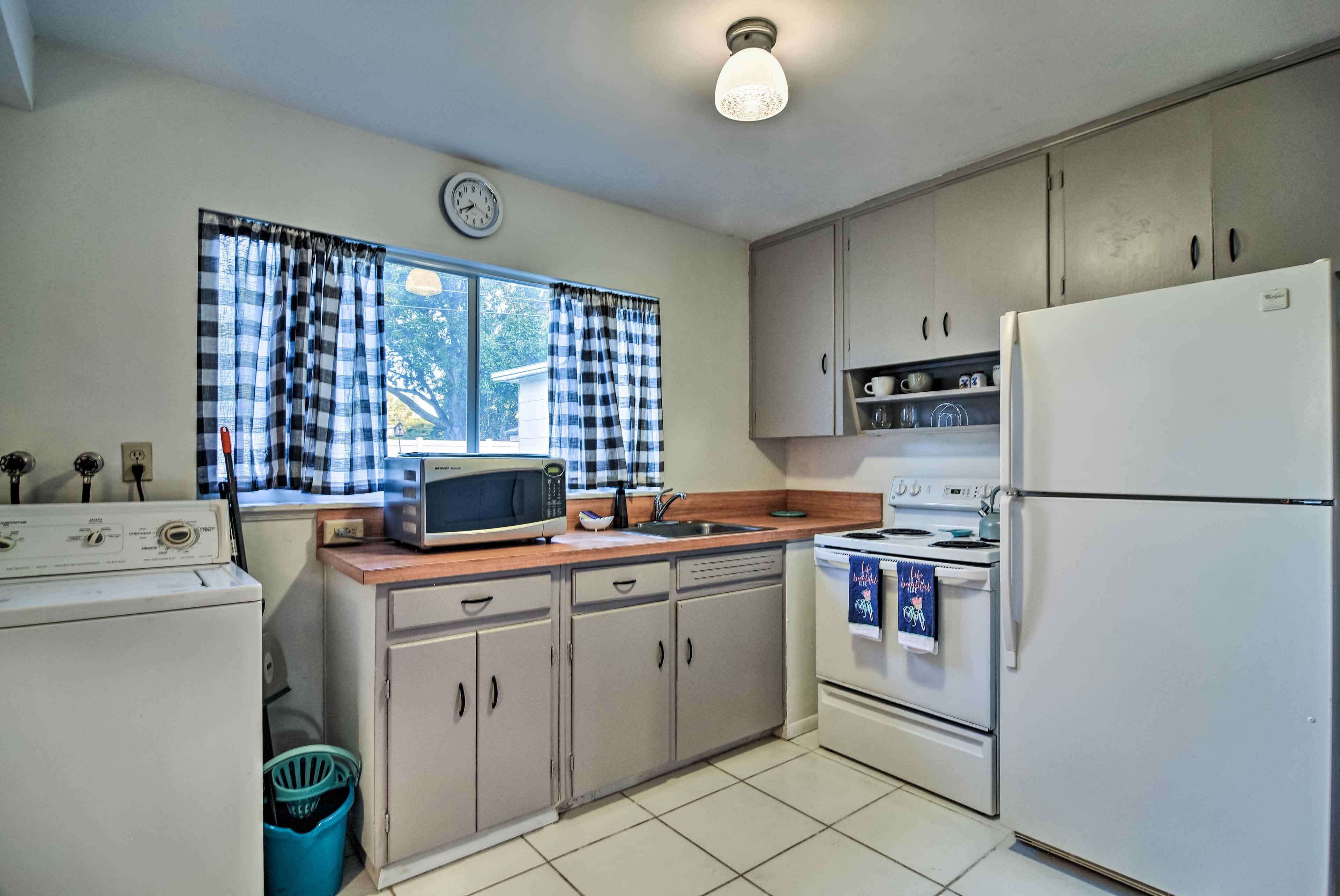Kitchen | Blender | Coffee Maker | Complimentary Spices