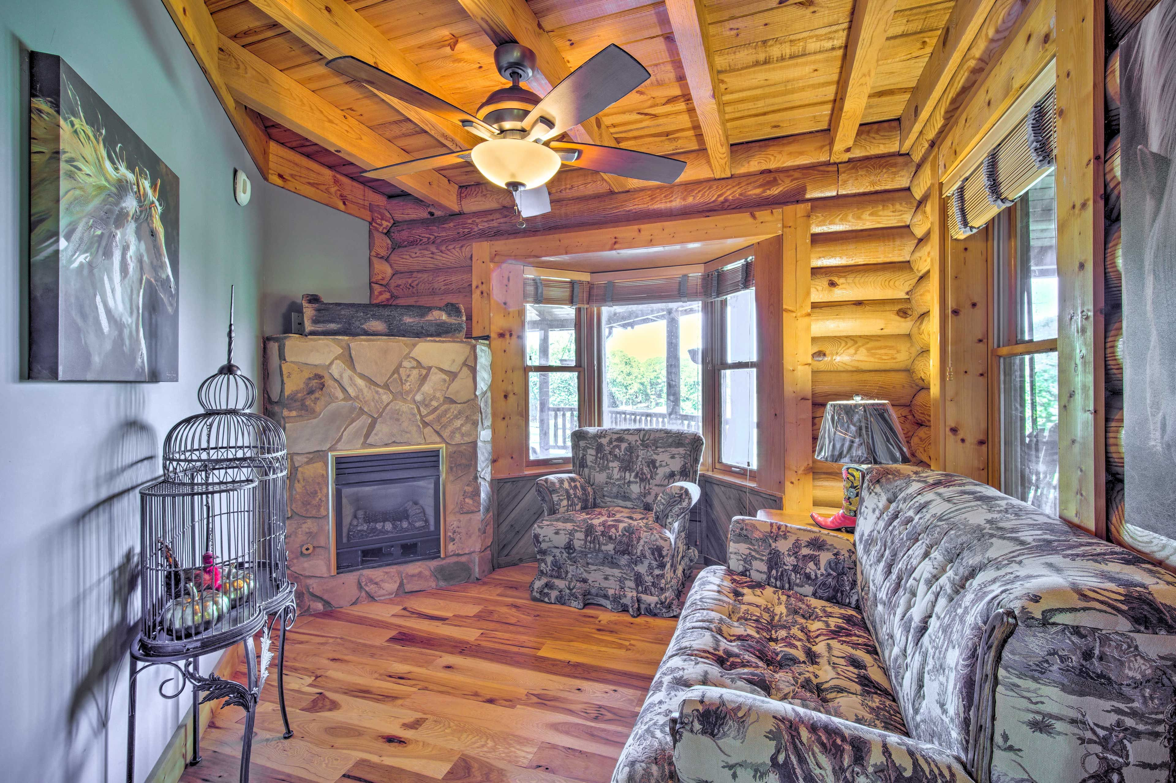 Sitting Area | Fireplace