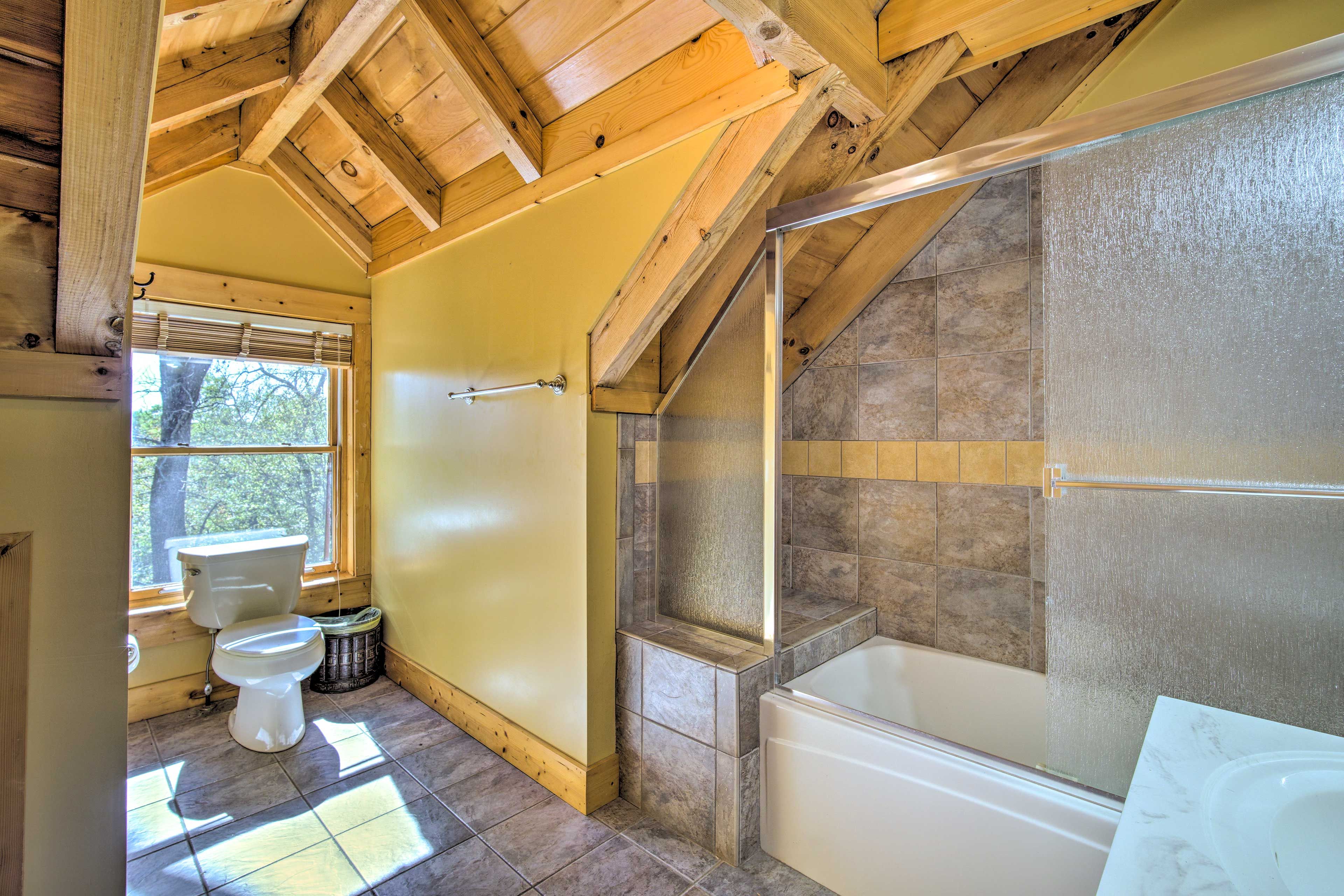 Full Bathroom | 2nd Floor