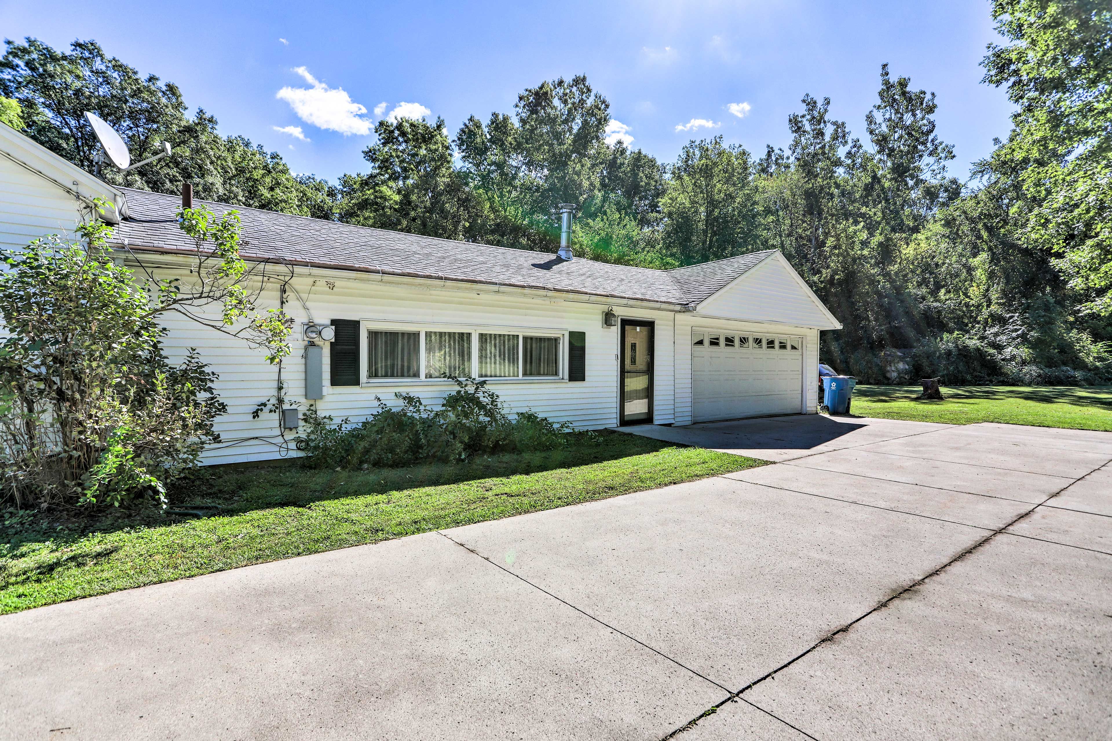Parking | Driveway (8 Vehicles) | RV & Trailer Parking Available