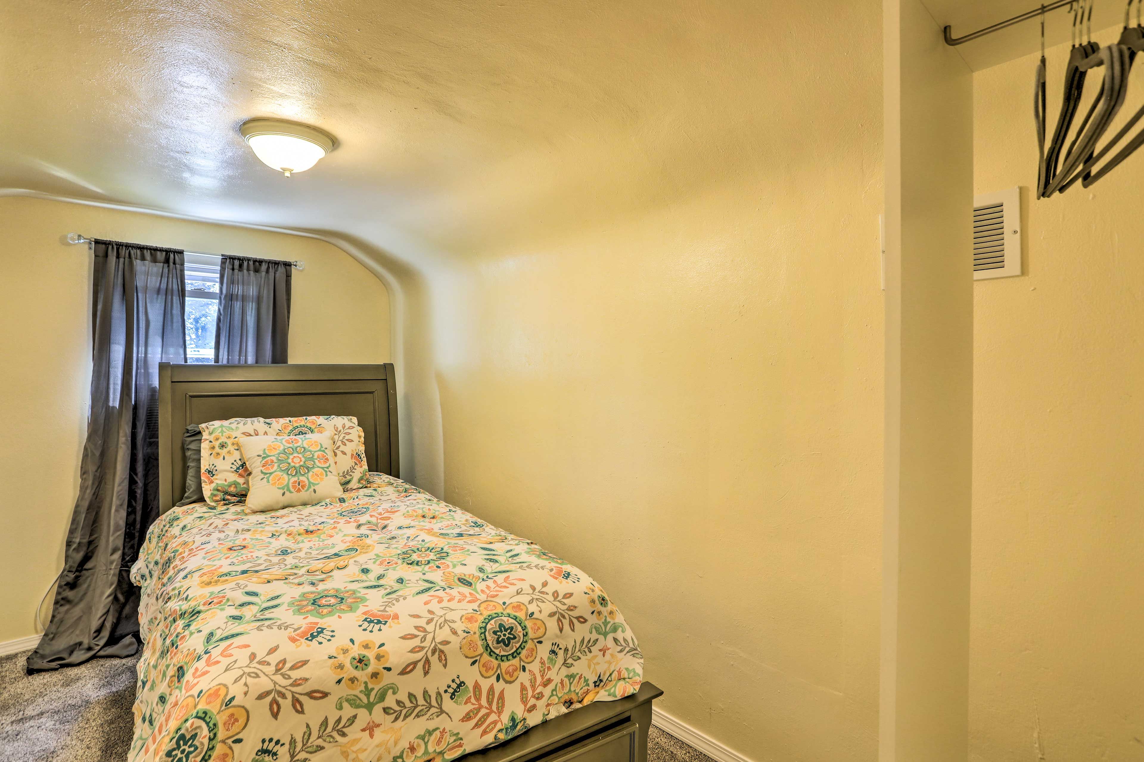 Bedroom 2 | Twin Bed | Linens & Towels Provided