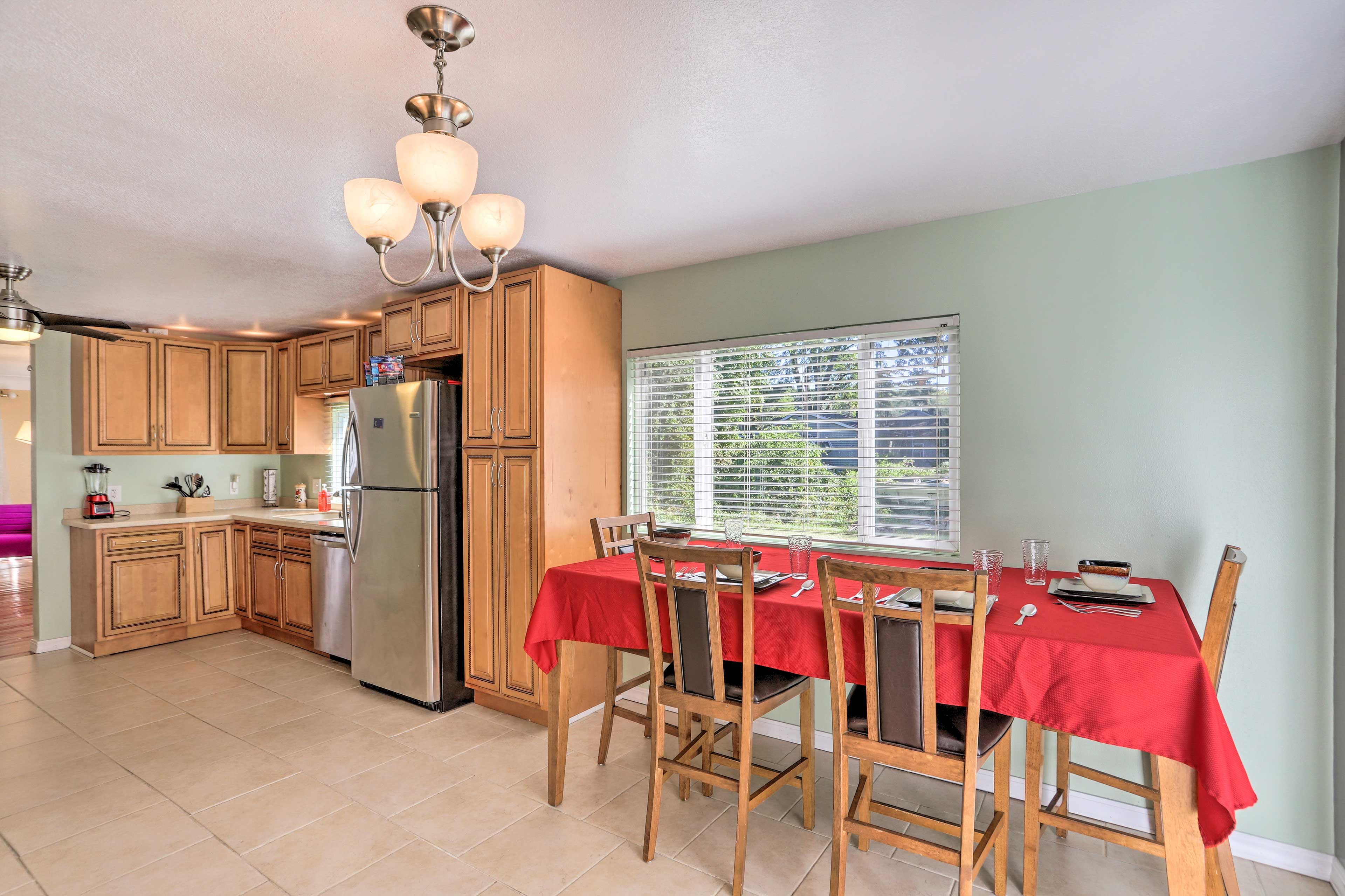 Dining Area | Dishware & Flatware Provided | Trash Bags & Paper Towels Provided