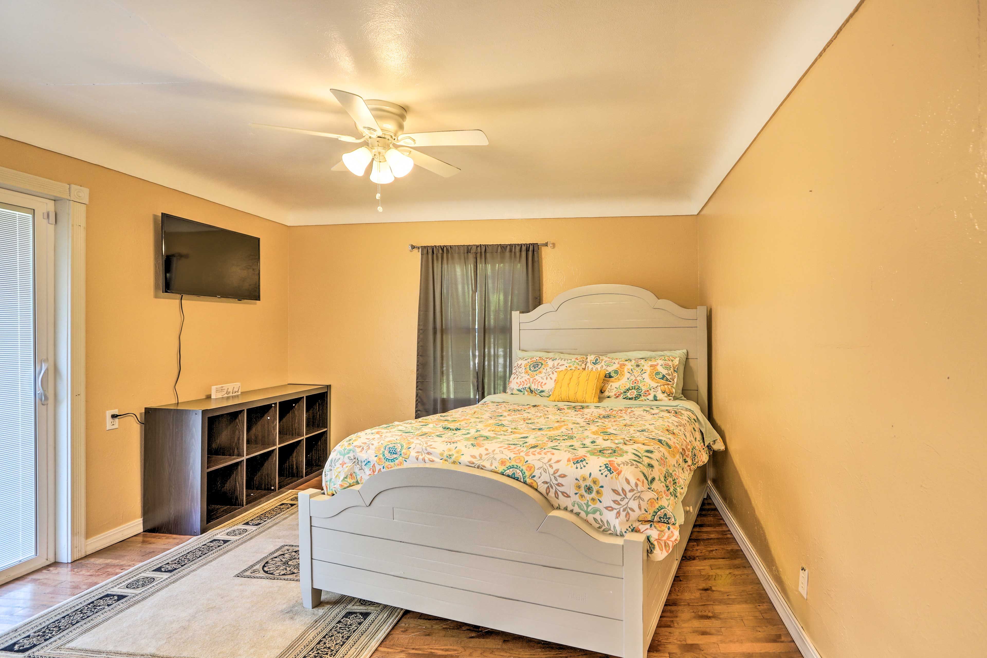 Bedroom 1 | Queen Bed | Direct Deck Access