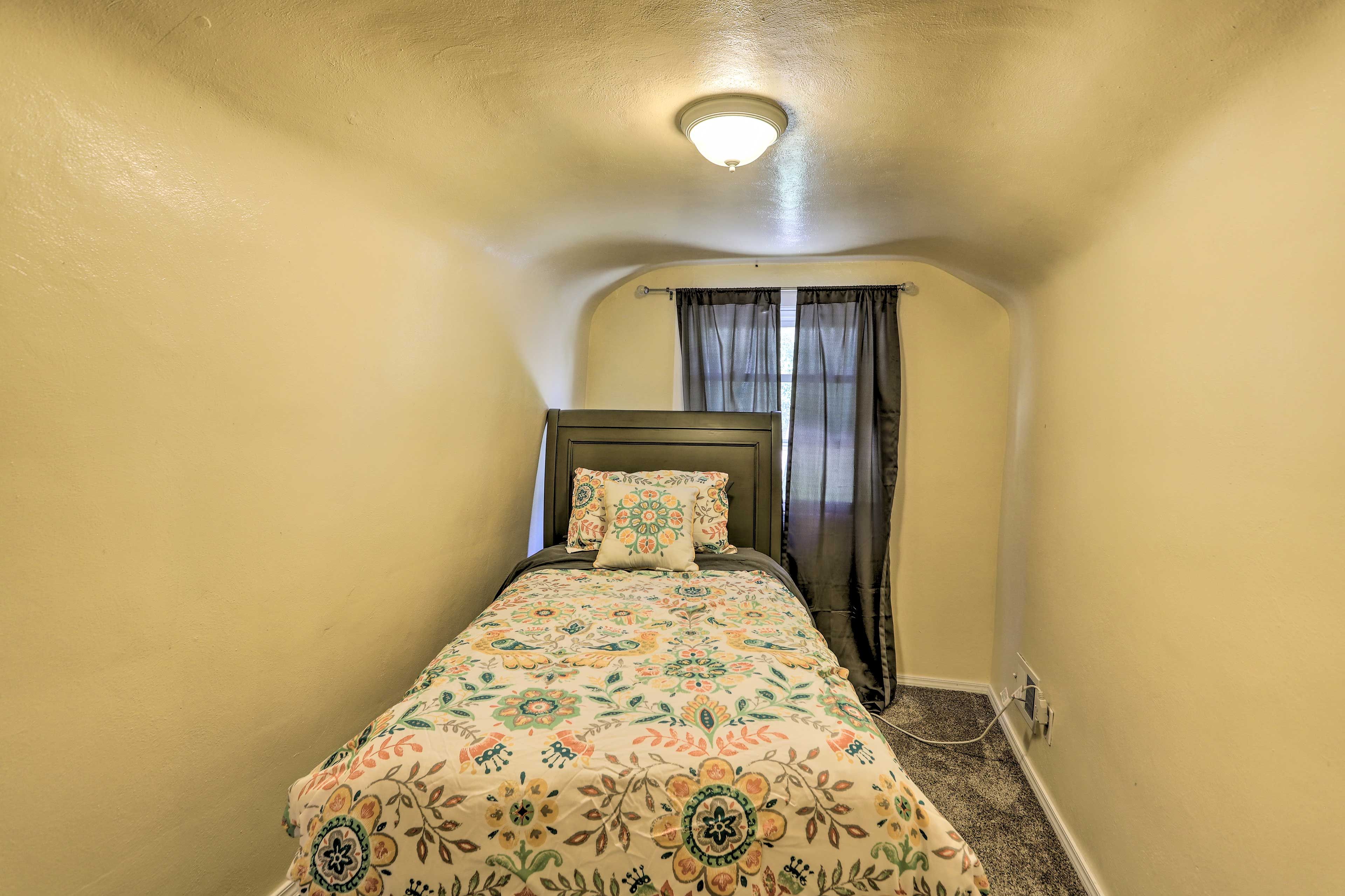 Bedroom 3 | Twin Bed