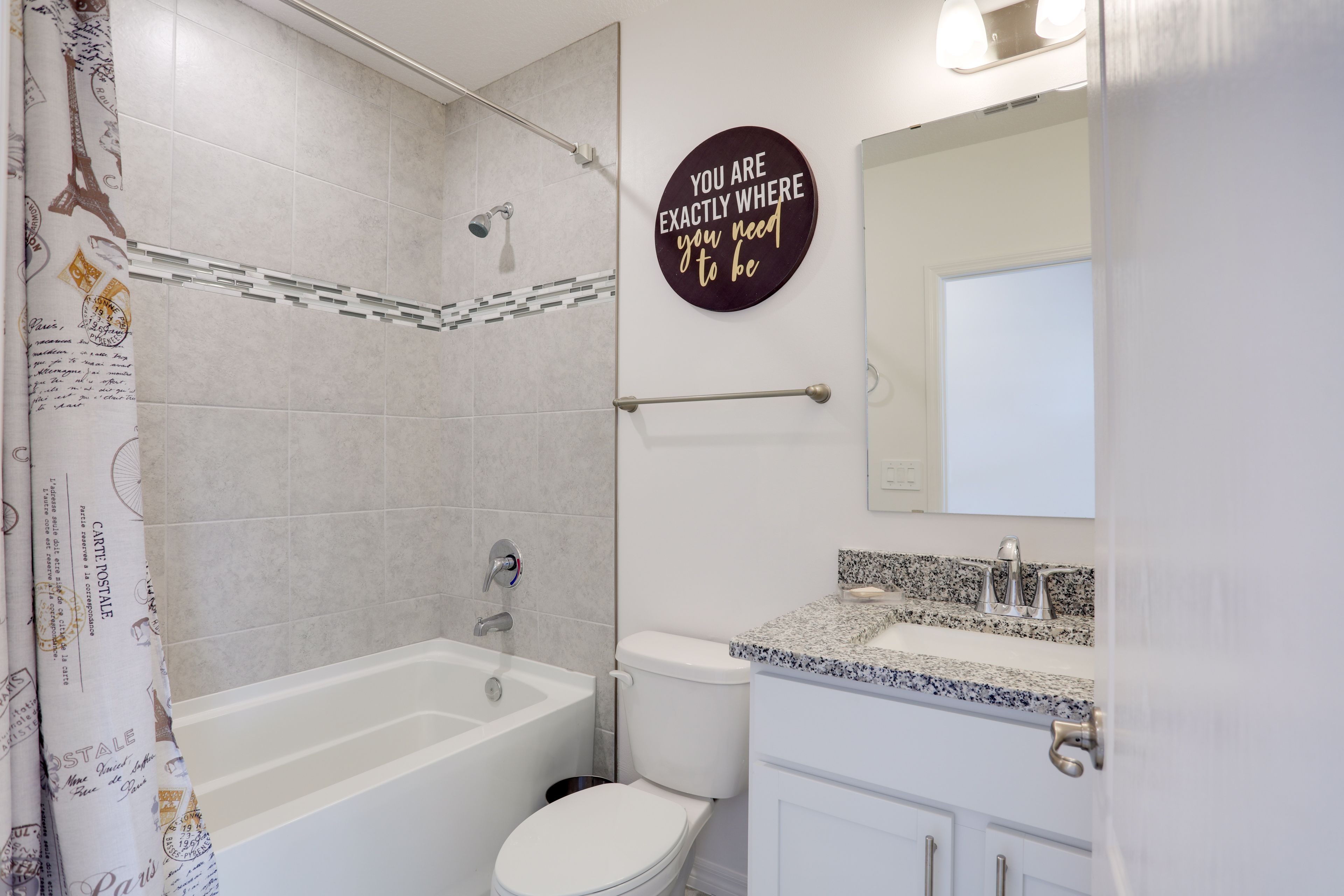 Full Bathroom | Complimentary Toiletries