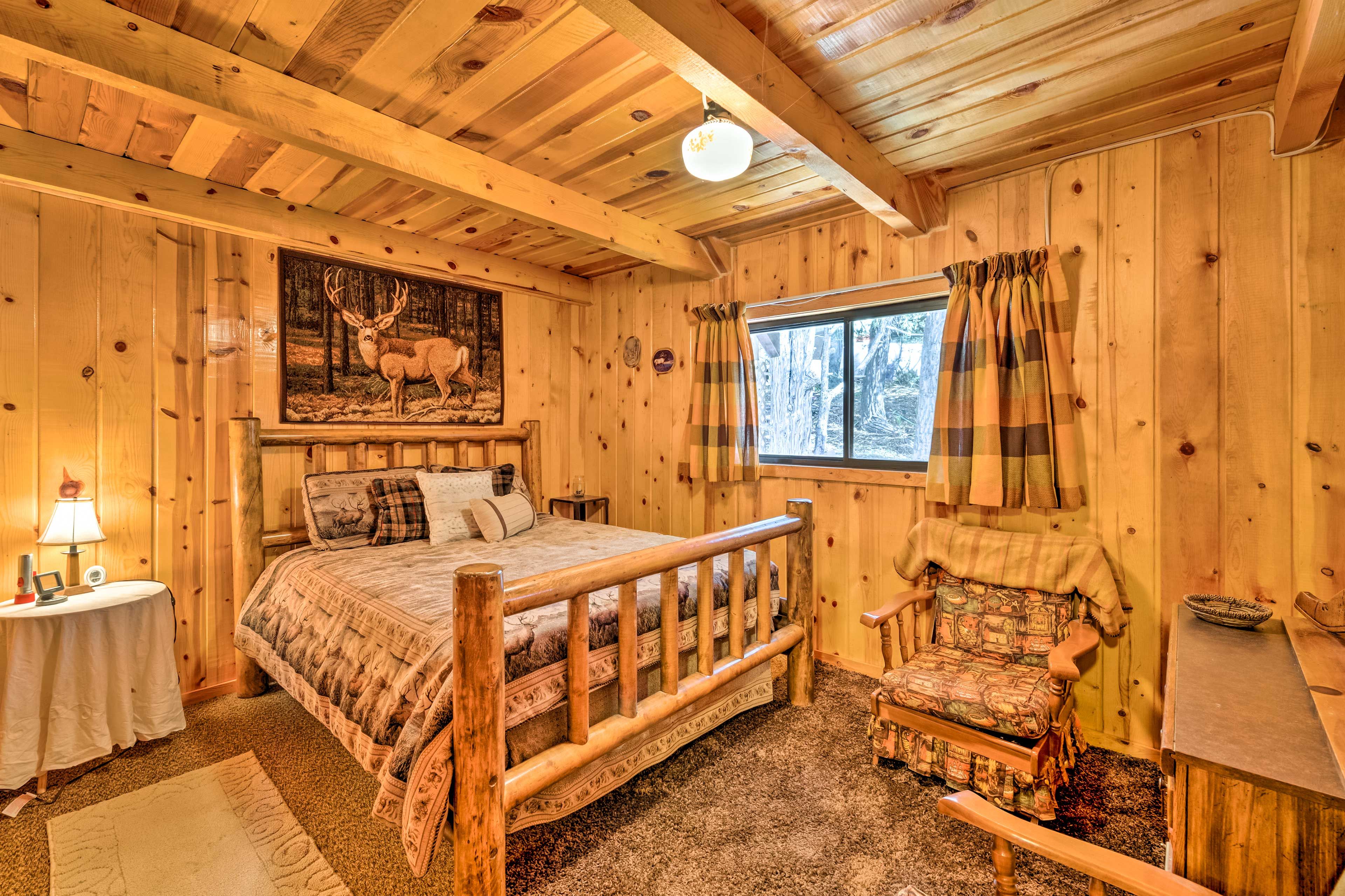 Bedroom 1 | Queen Bed | Linens & Towels