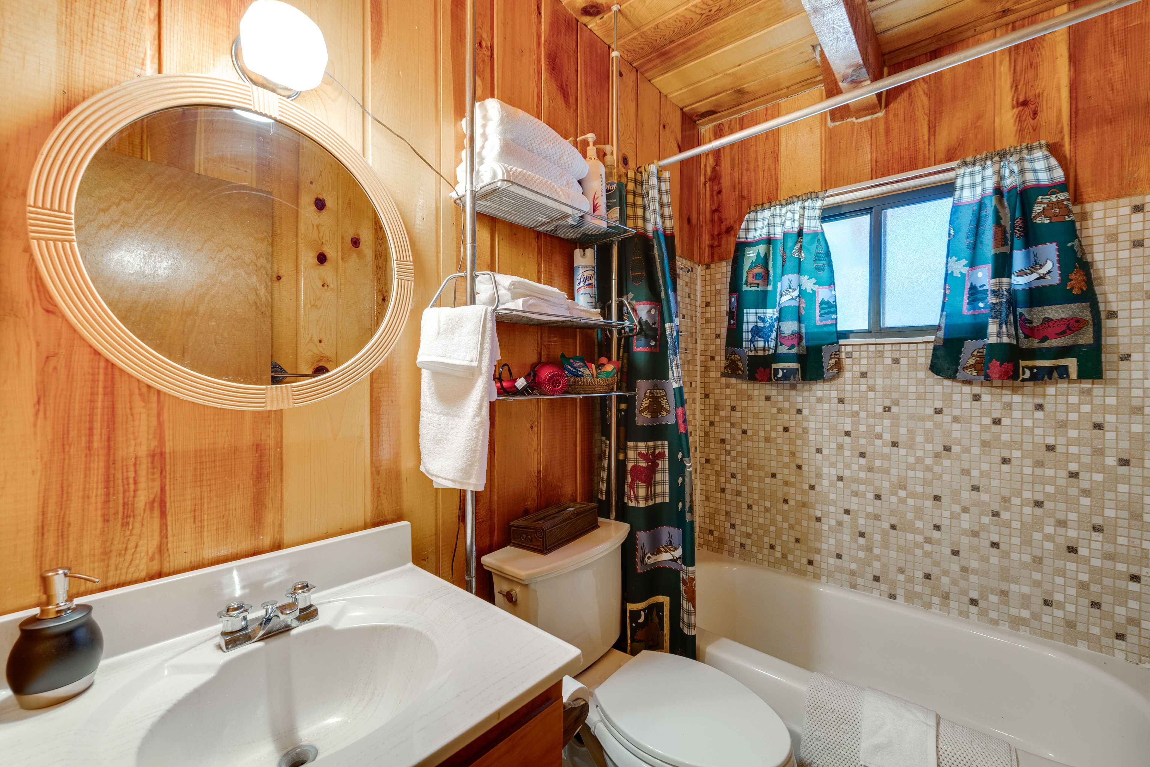 Full Bathroom | Complimentary Toiletries