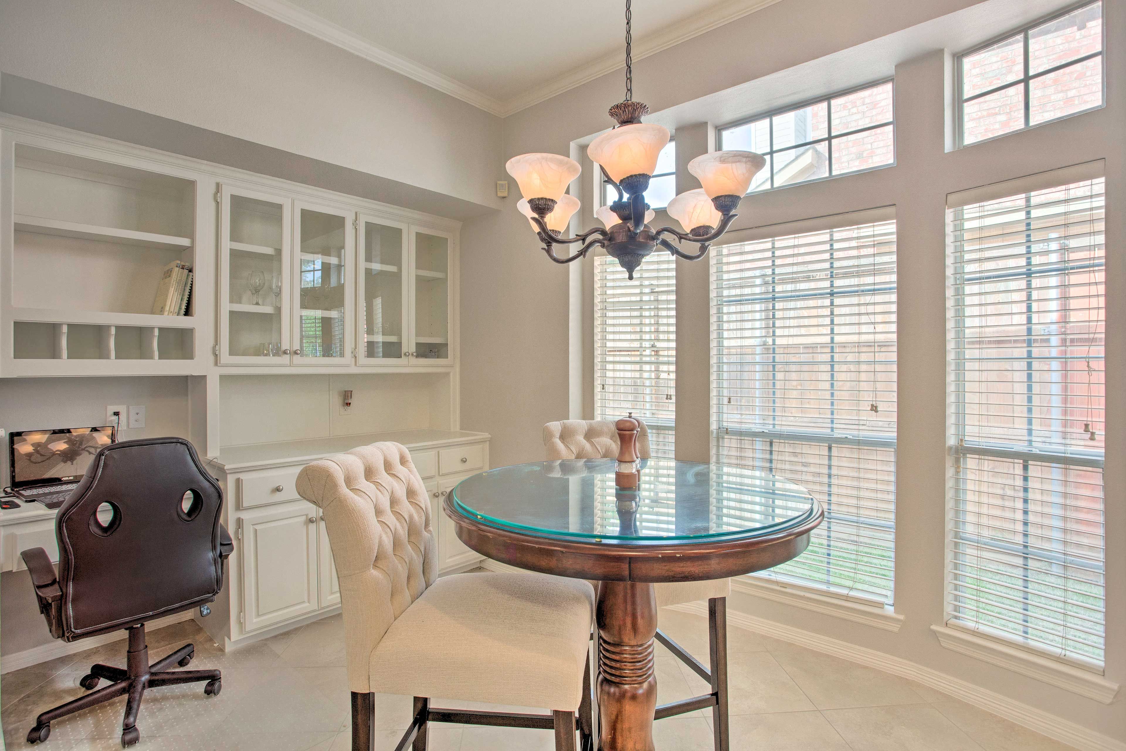 Dining Area | Dishware & Flatware Provided