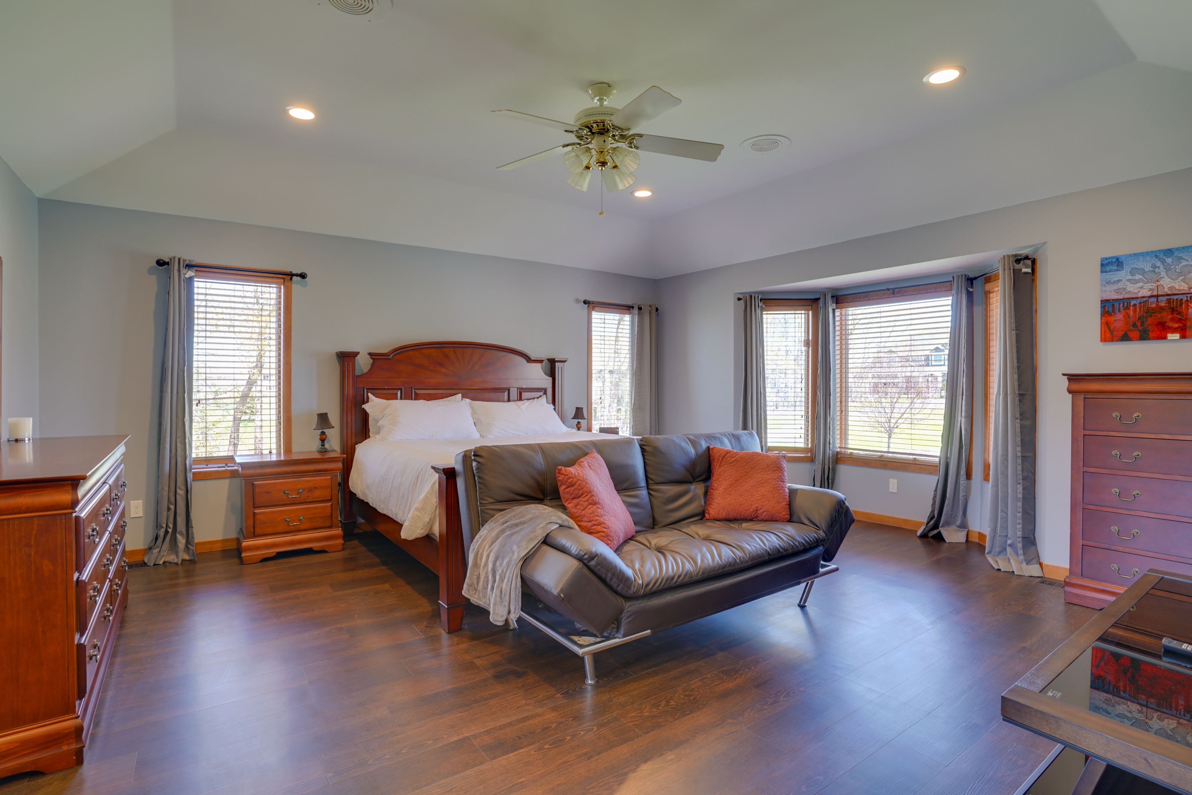 Bedroom 1 | Main Level | King Bed | Futon | Linens Provided | Cable TV